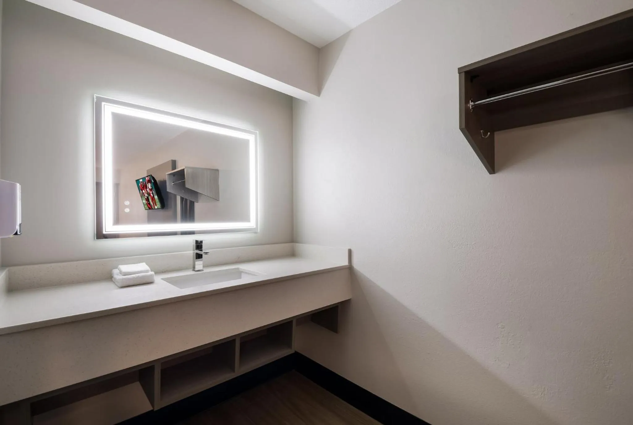 Bathroom in Red Roof Inn Chattanooga - Hamilton Place