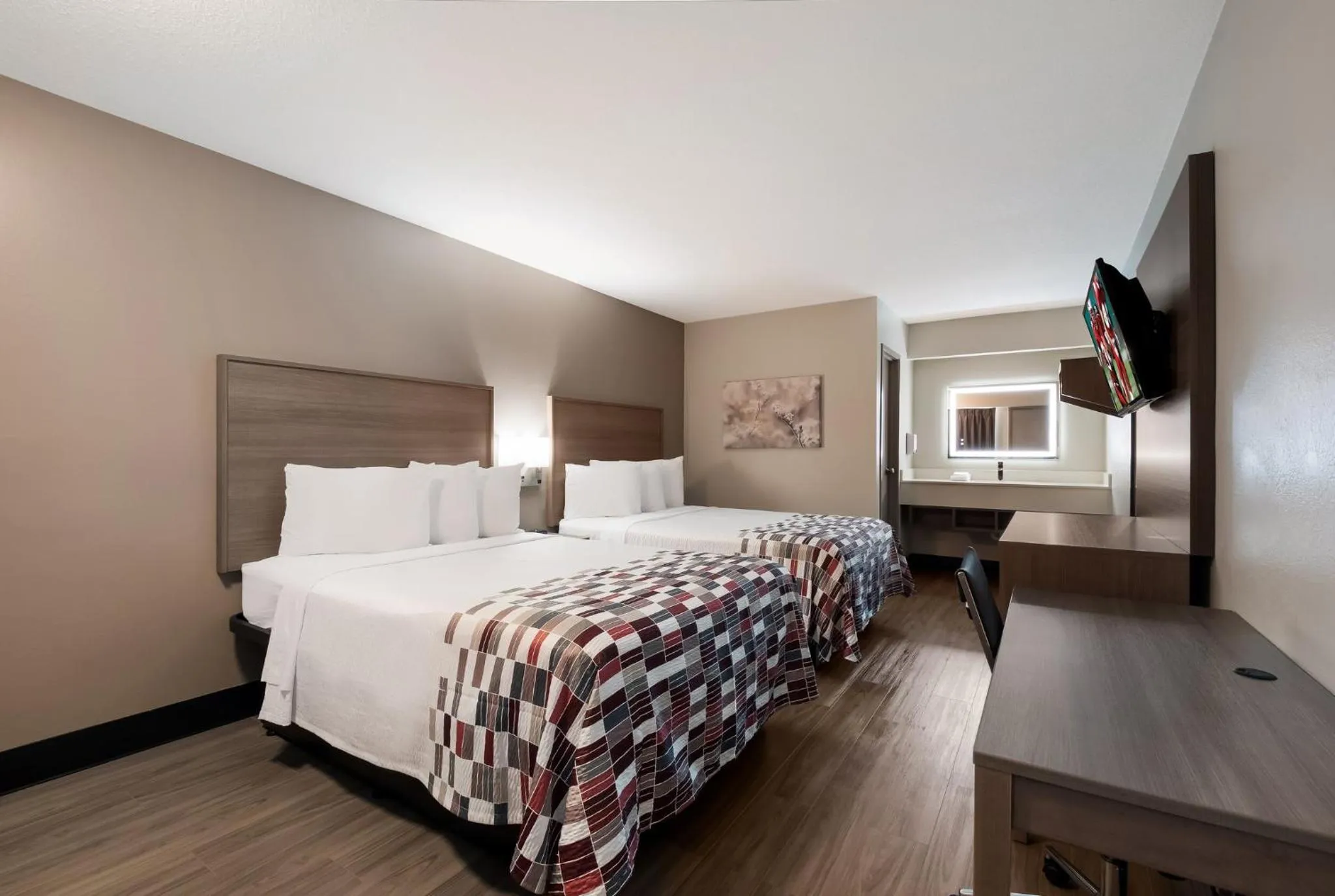 Photo of the whole room, Bed in Red Roof Inn Chattanooga - Hamilton Place