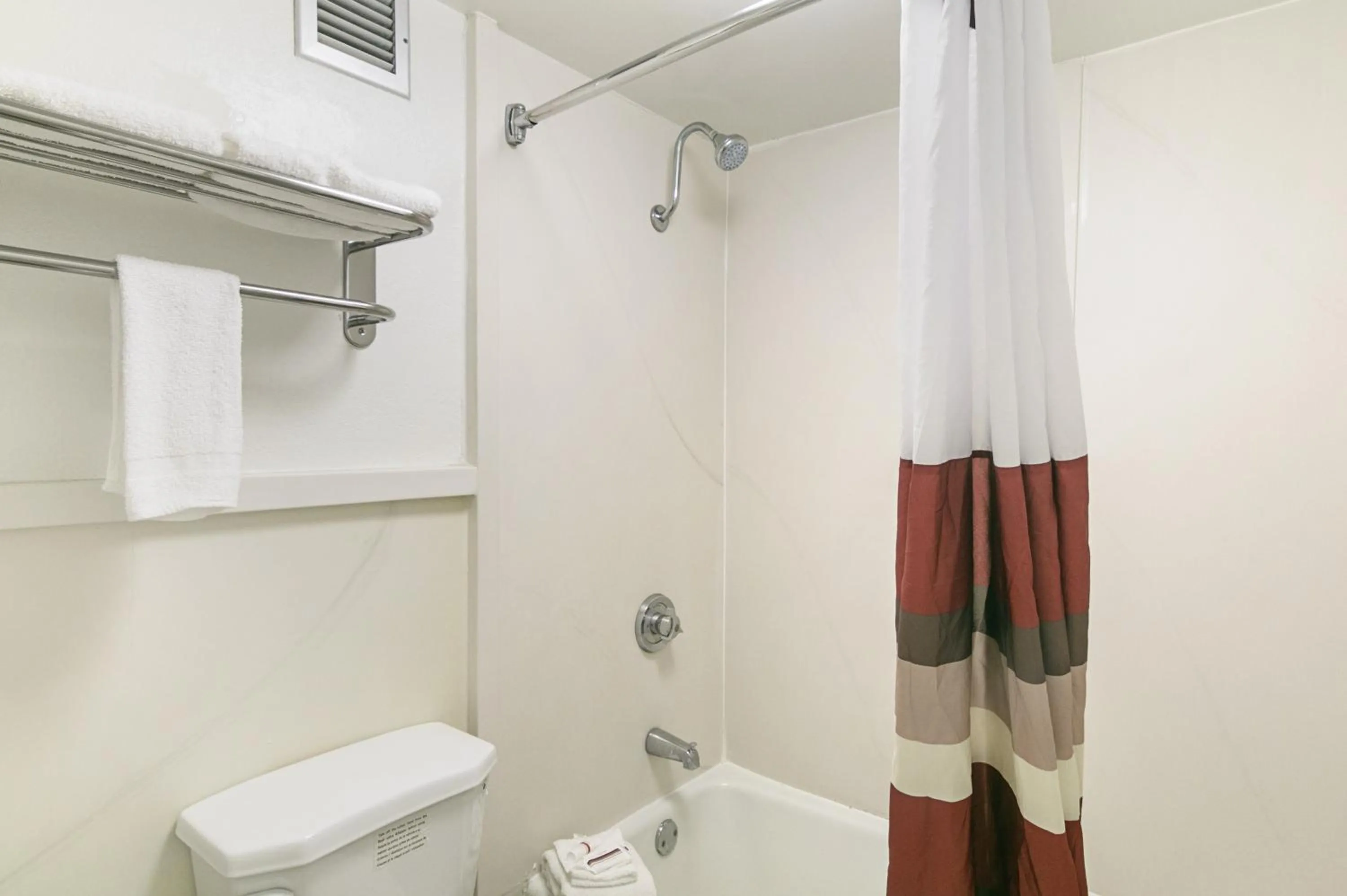 Bathroom in Red Roof Inn Forsyth