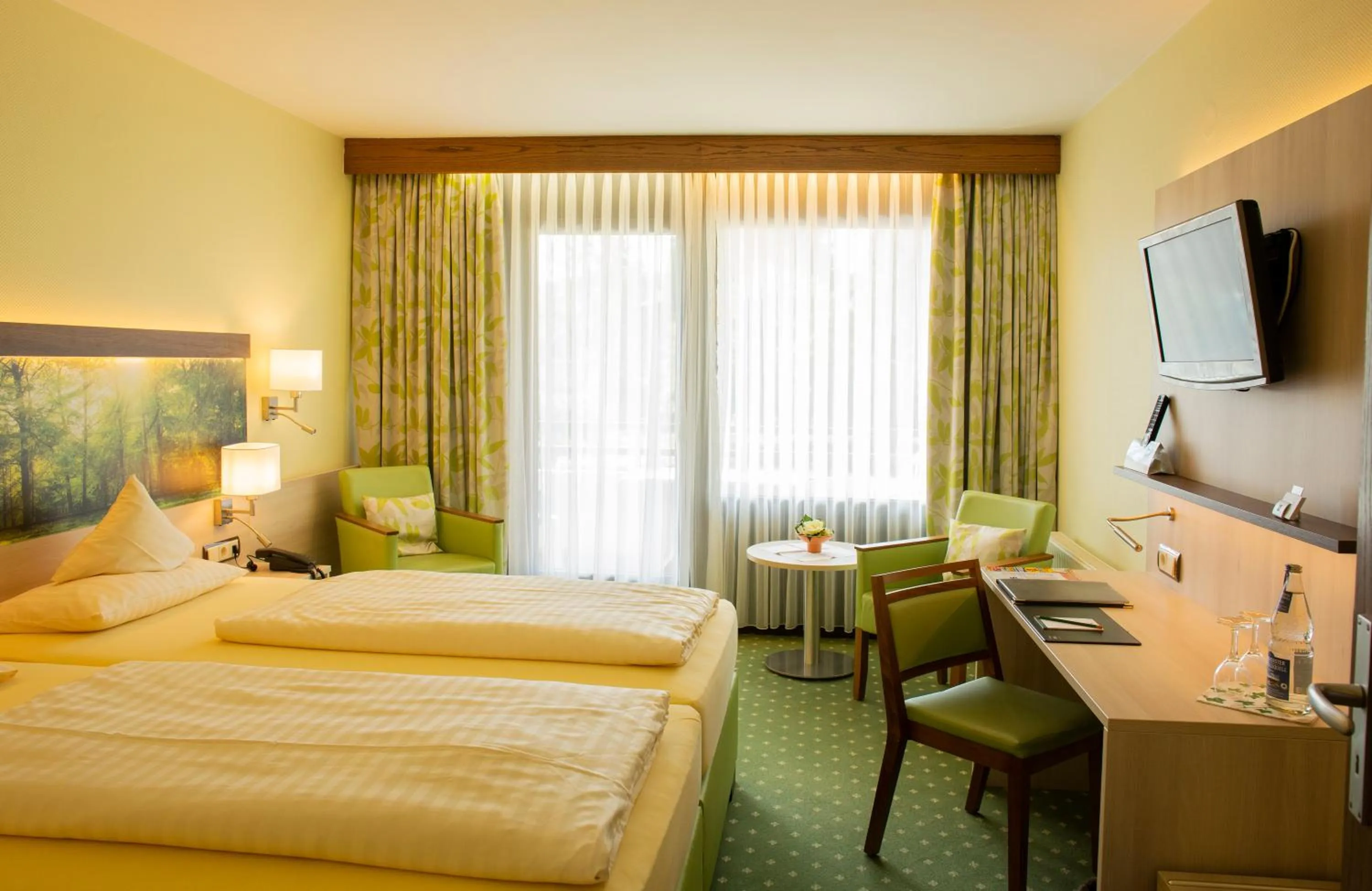 Photo of the whole room, Bed in Lampes Posthotel