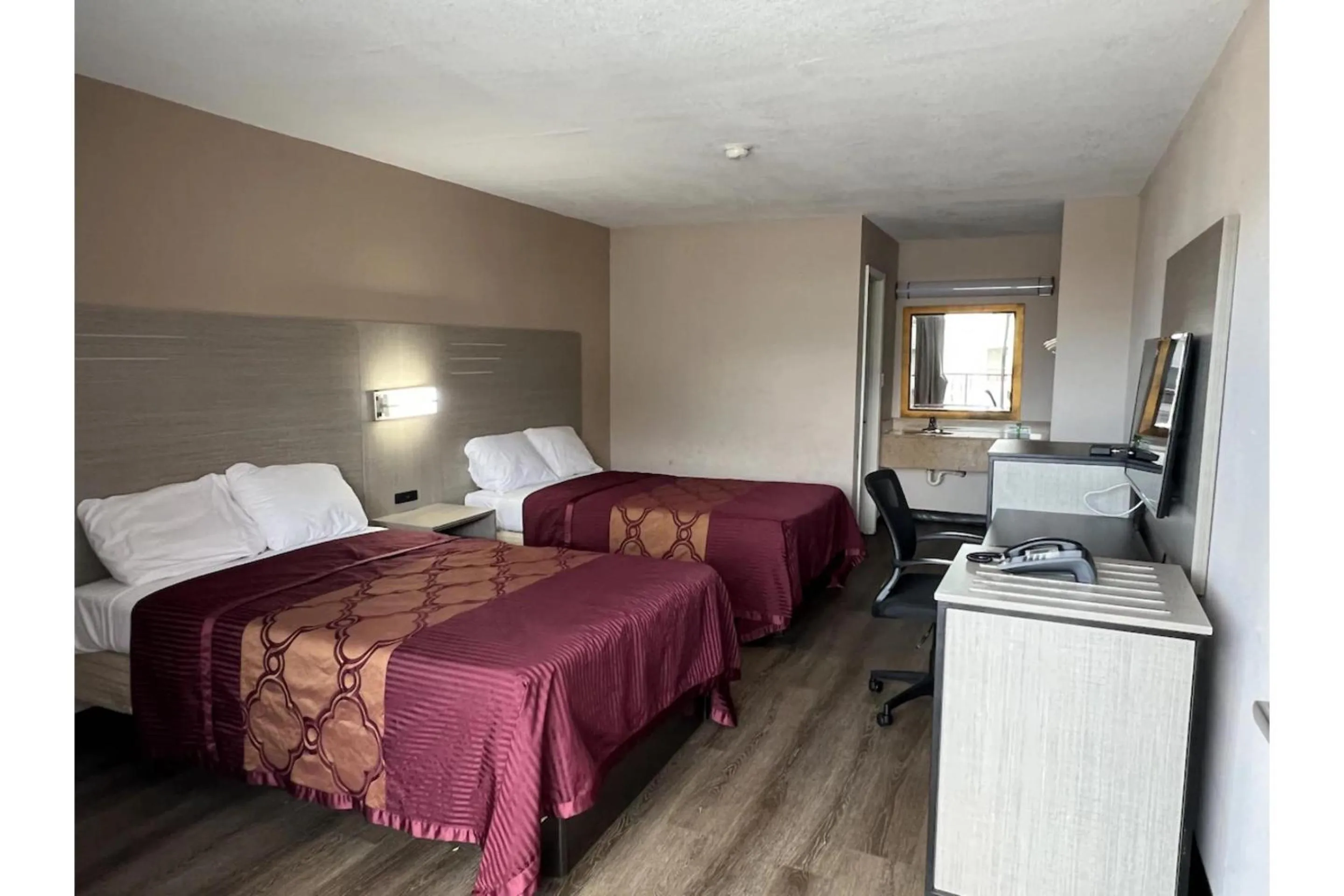 Bedroom in Western Motel By OYO Hattiesburg