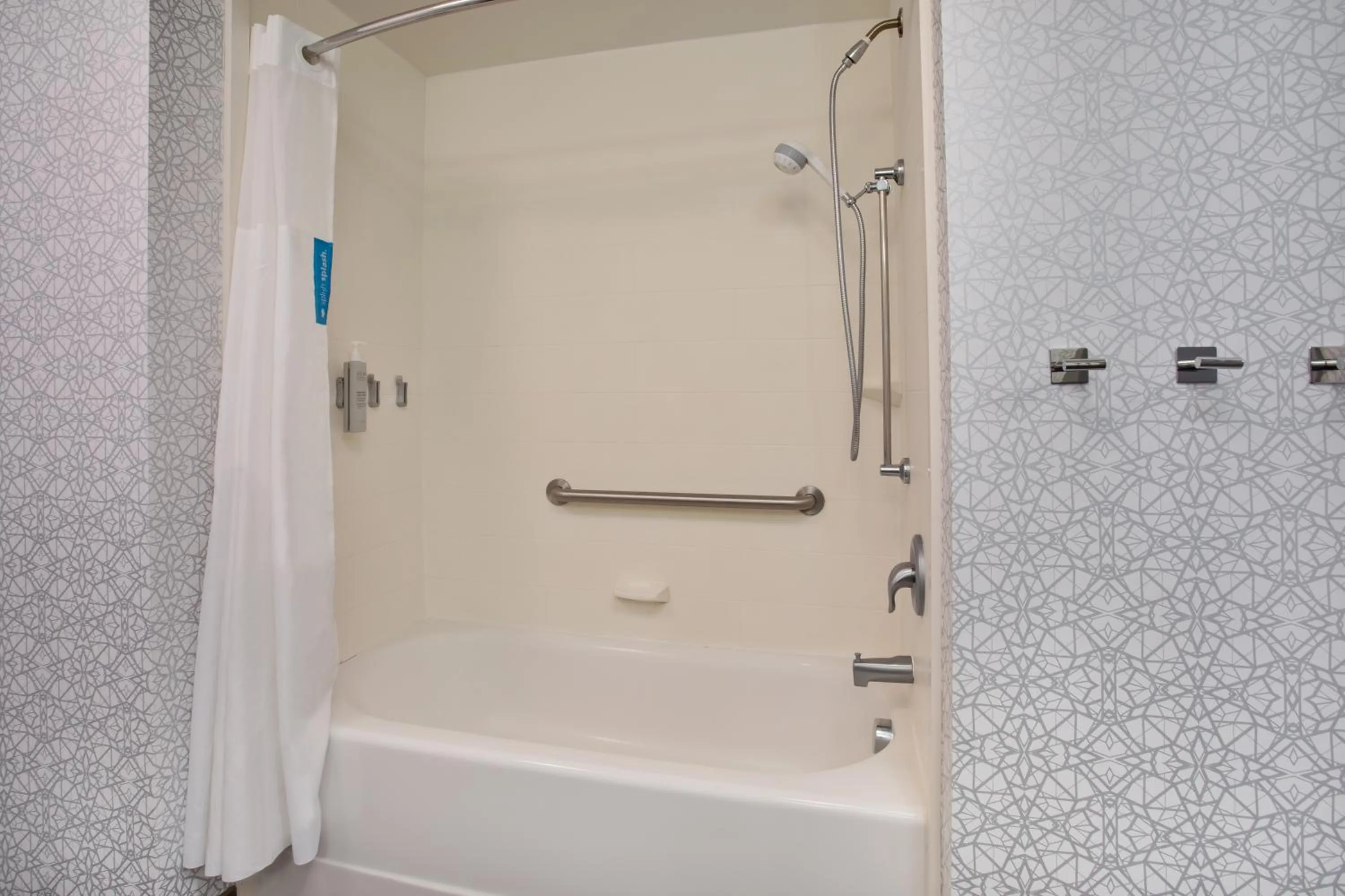 Bathroom in Hampton Inn & Suites Columbia/Southeast-Fort Jackson