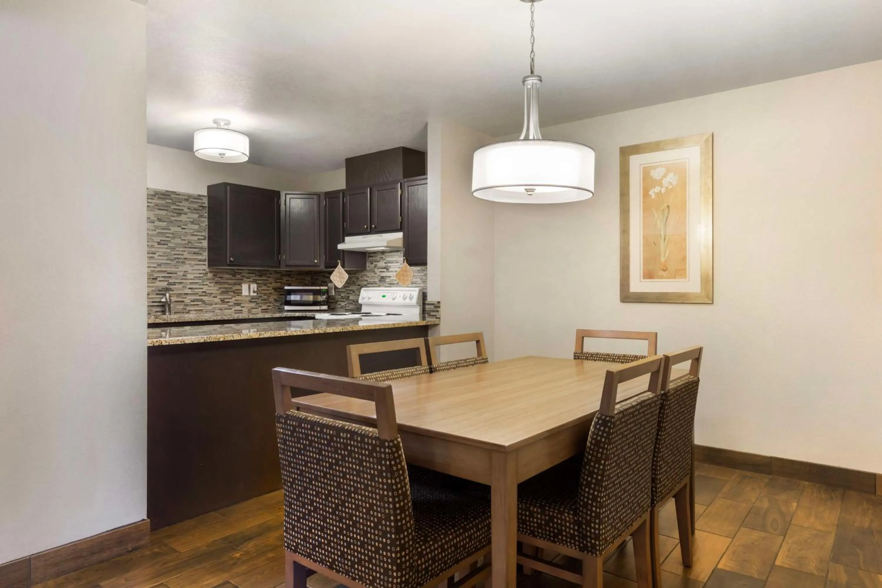 Bedroom in Best Western Plus Yakima Hotel