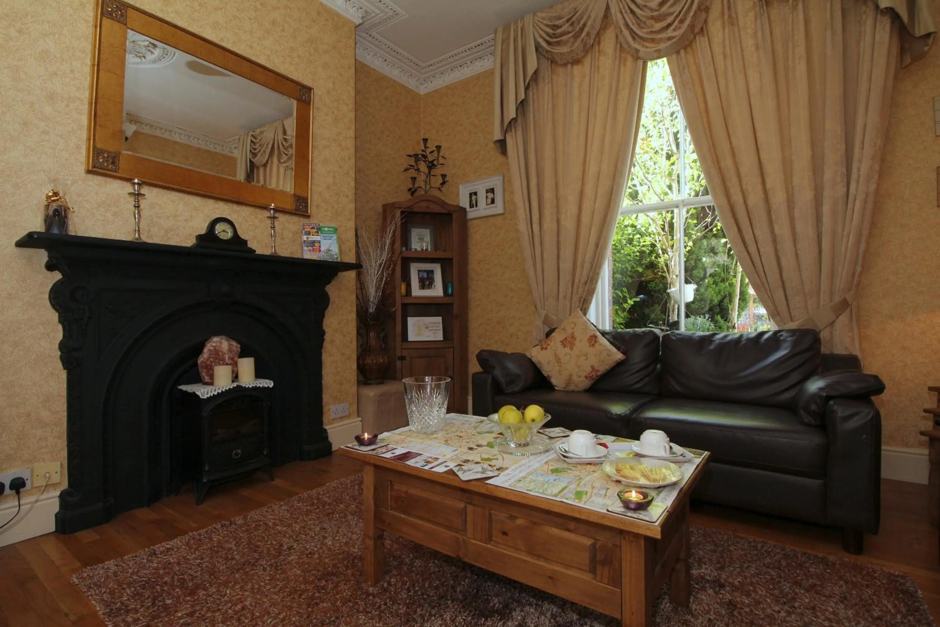 Communal lounge/ TV room in Donnybrook Hall