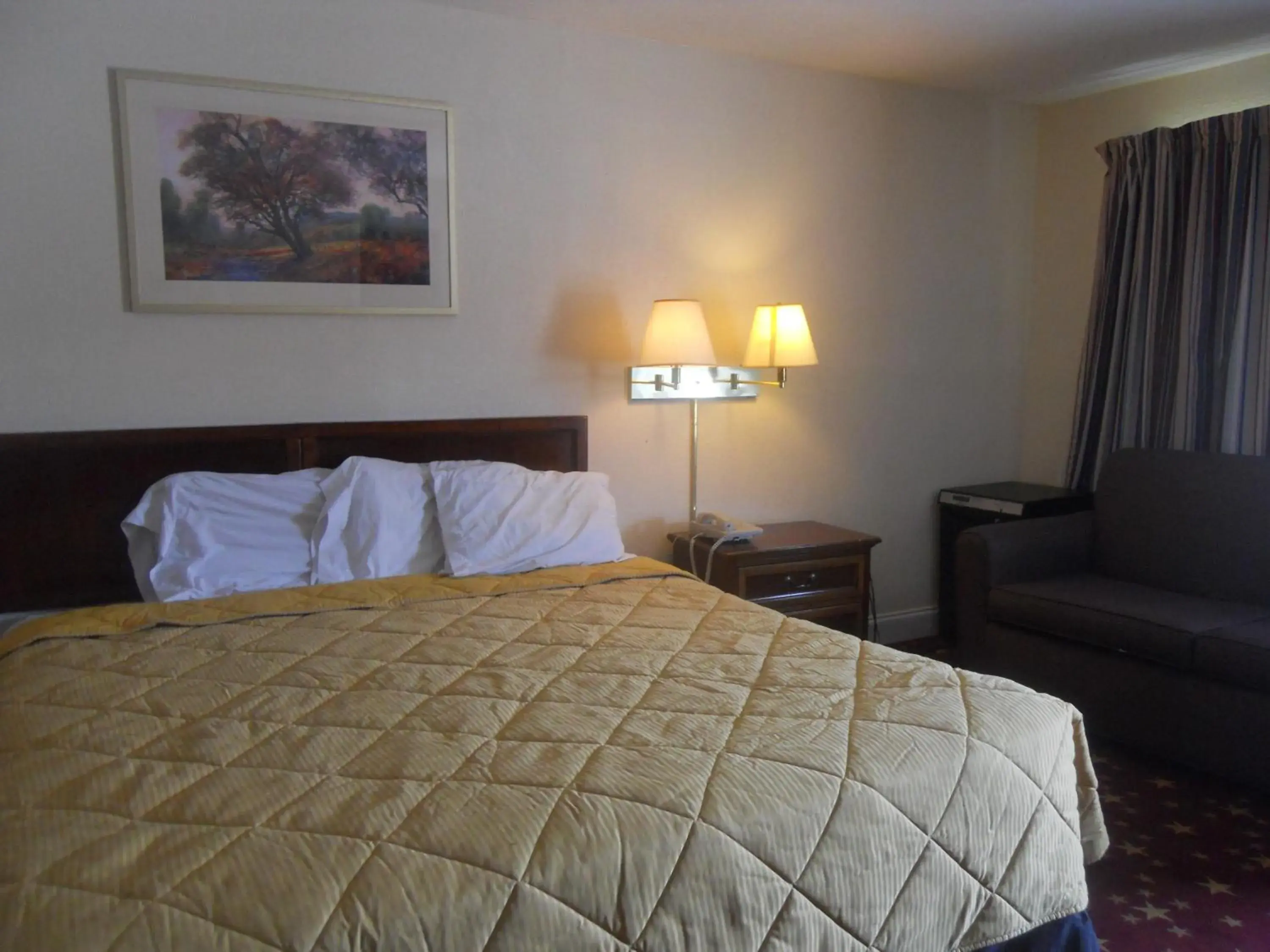 King Room - Non-Smoking in Cascades Motel - Chattanooga King Room - Non-Smoking in Cascades Motel - Chattanooga