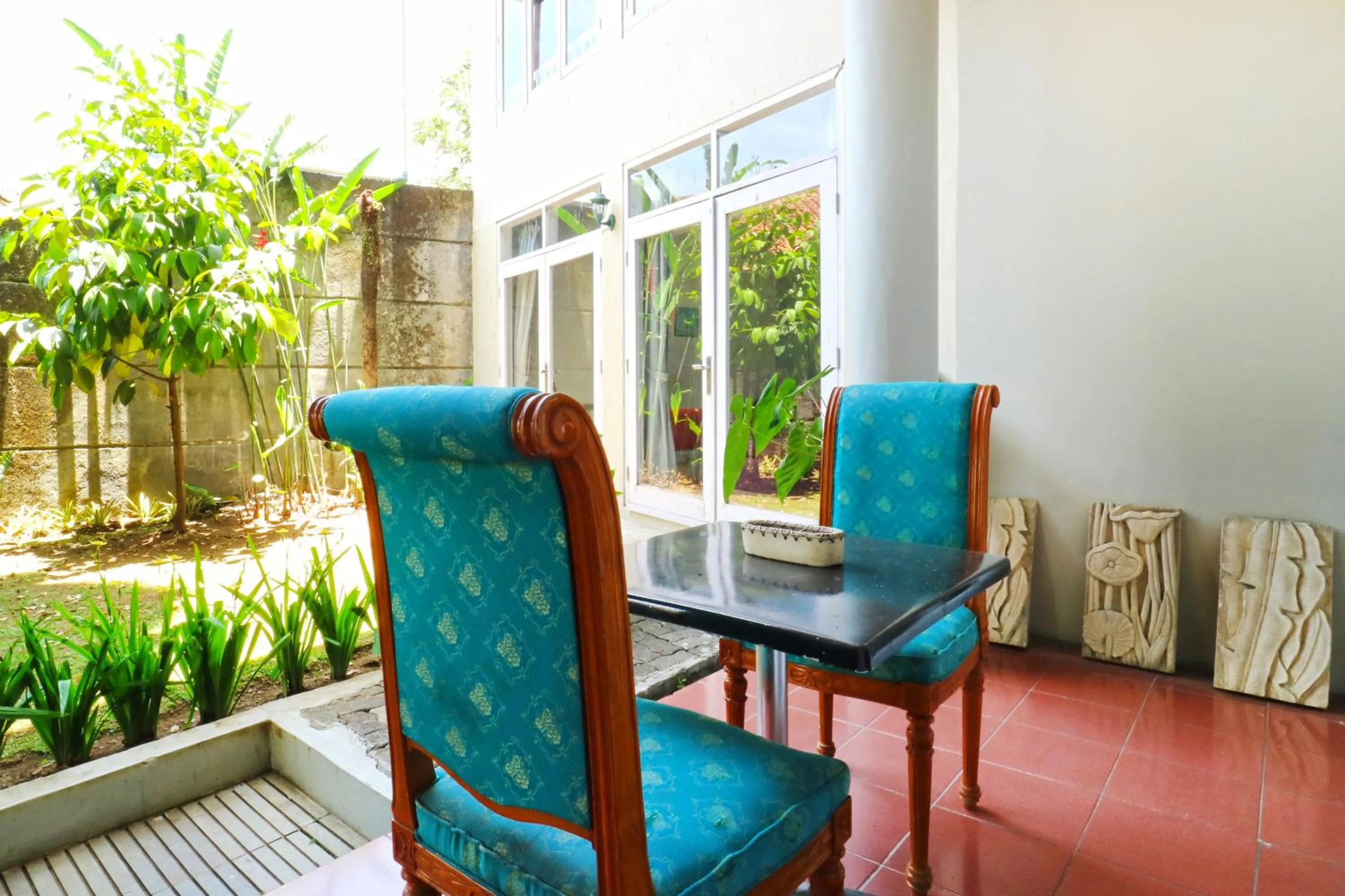 Seating area in RedDoorz near UPI Setiabudi 2