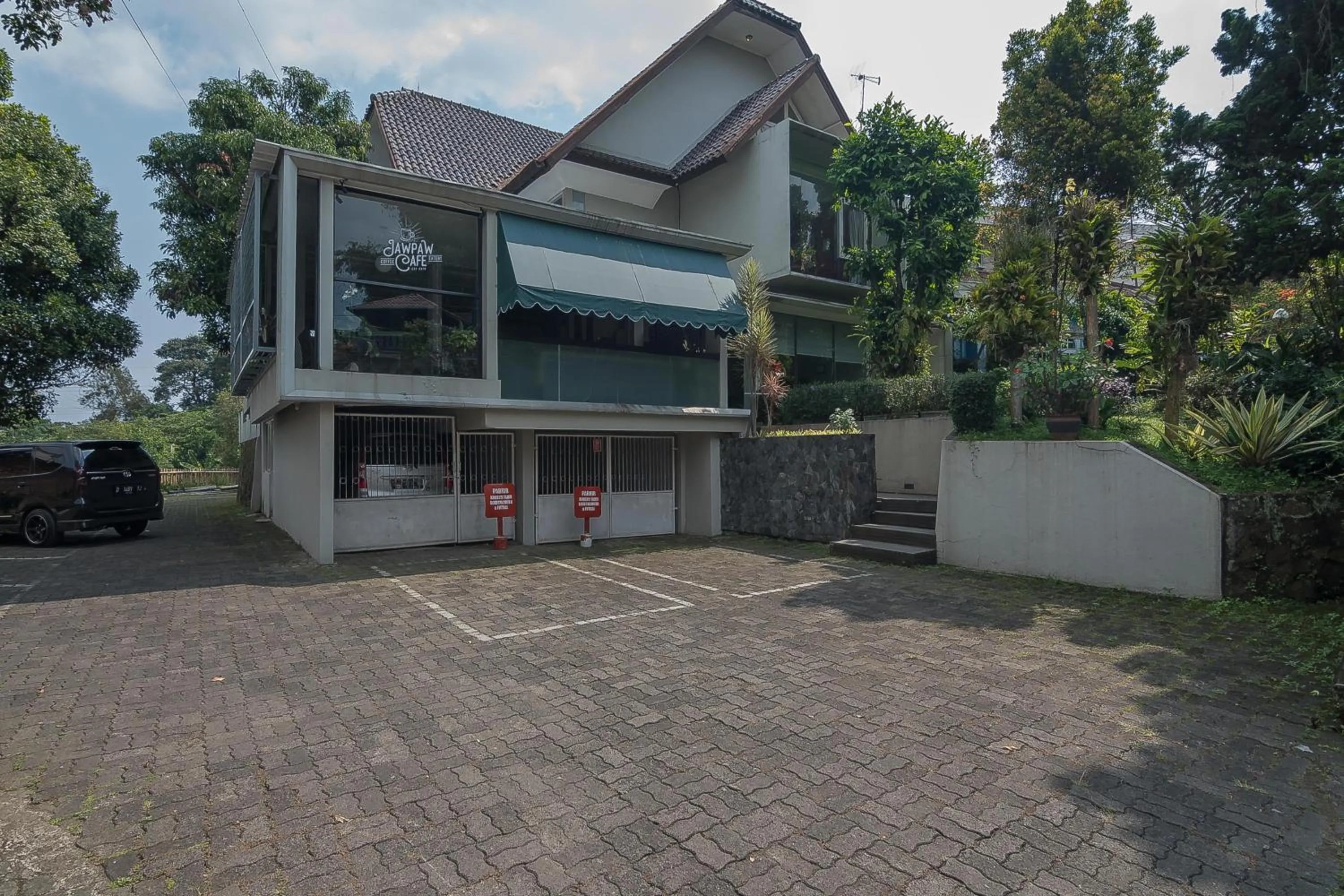 Property building in RedDoorz near UPI Setiabudi 2