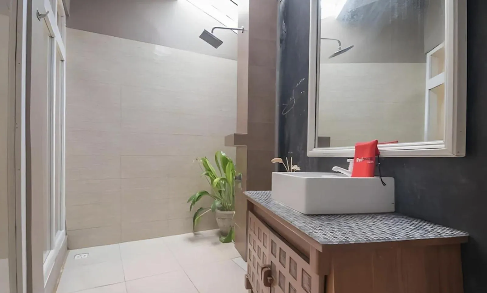 Bathroom in RedDoorz near UPI Setiabudi 2