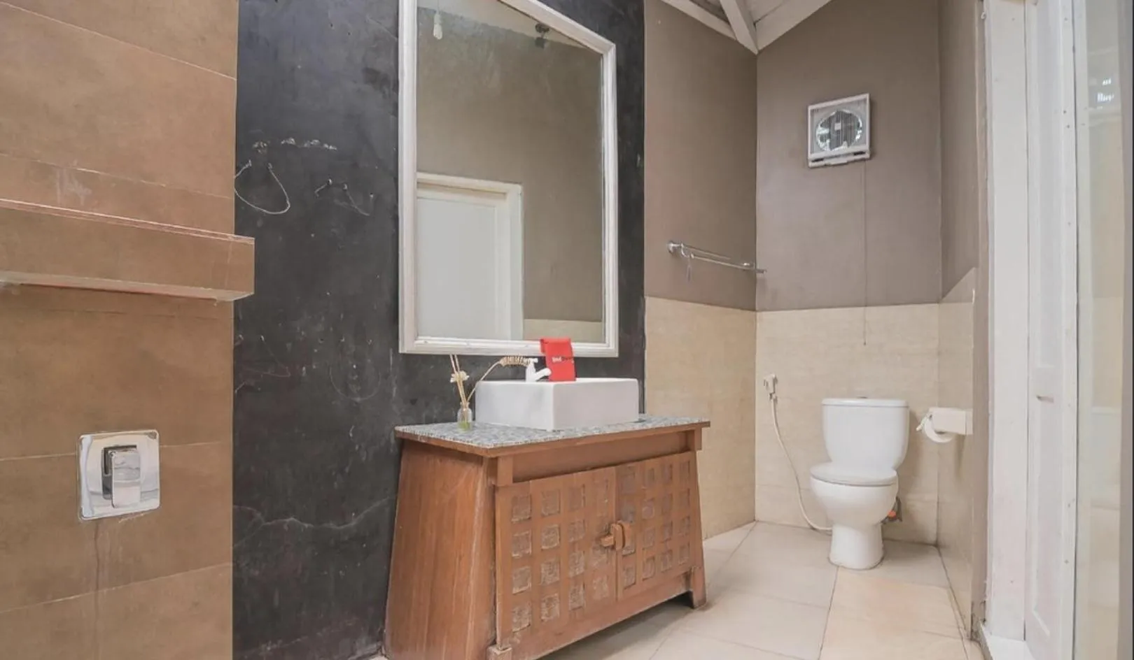 Bathroom in RedDoorz near UPI Setiabudi 2