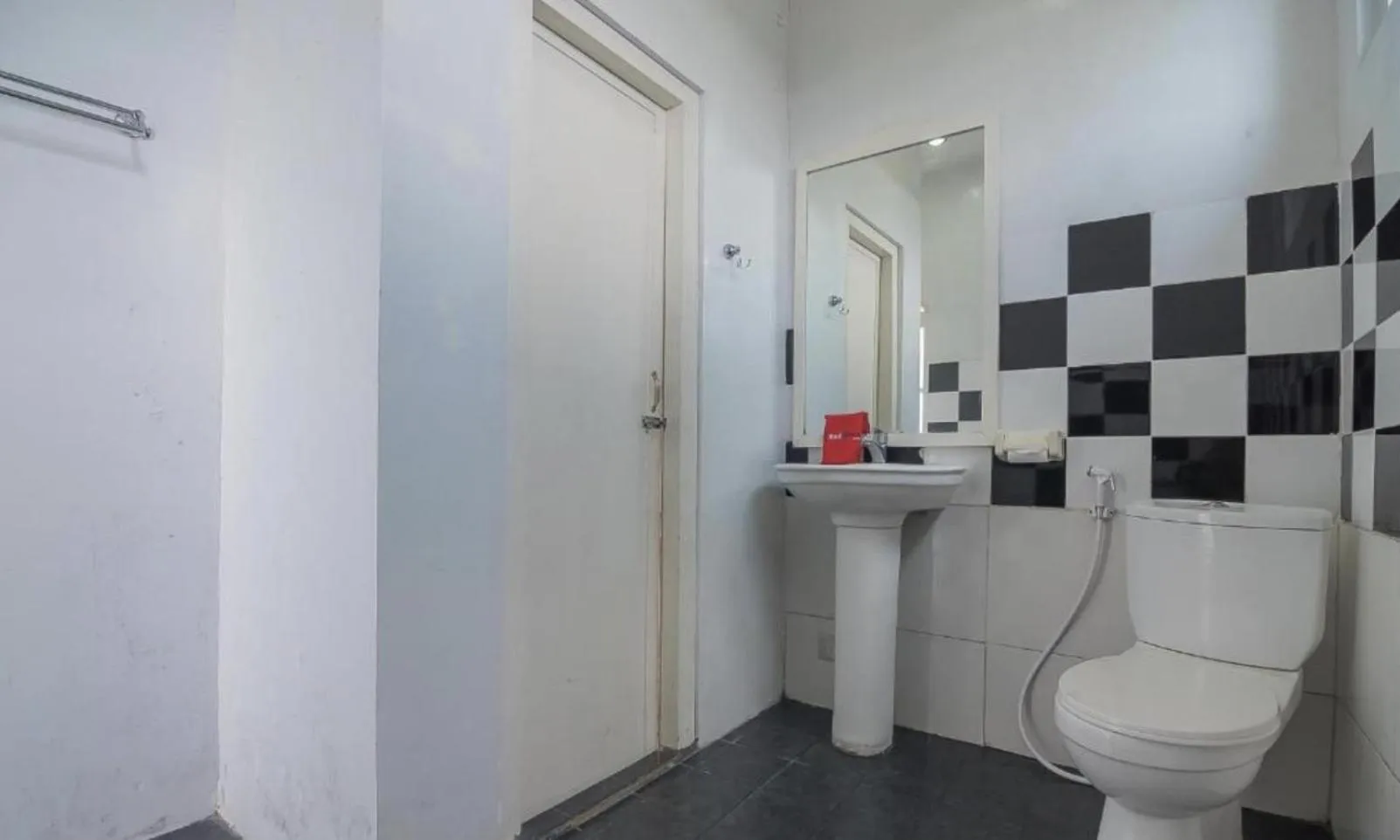 Bathroom in RedDoorz near UPI Setiabudi 2