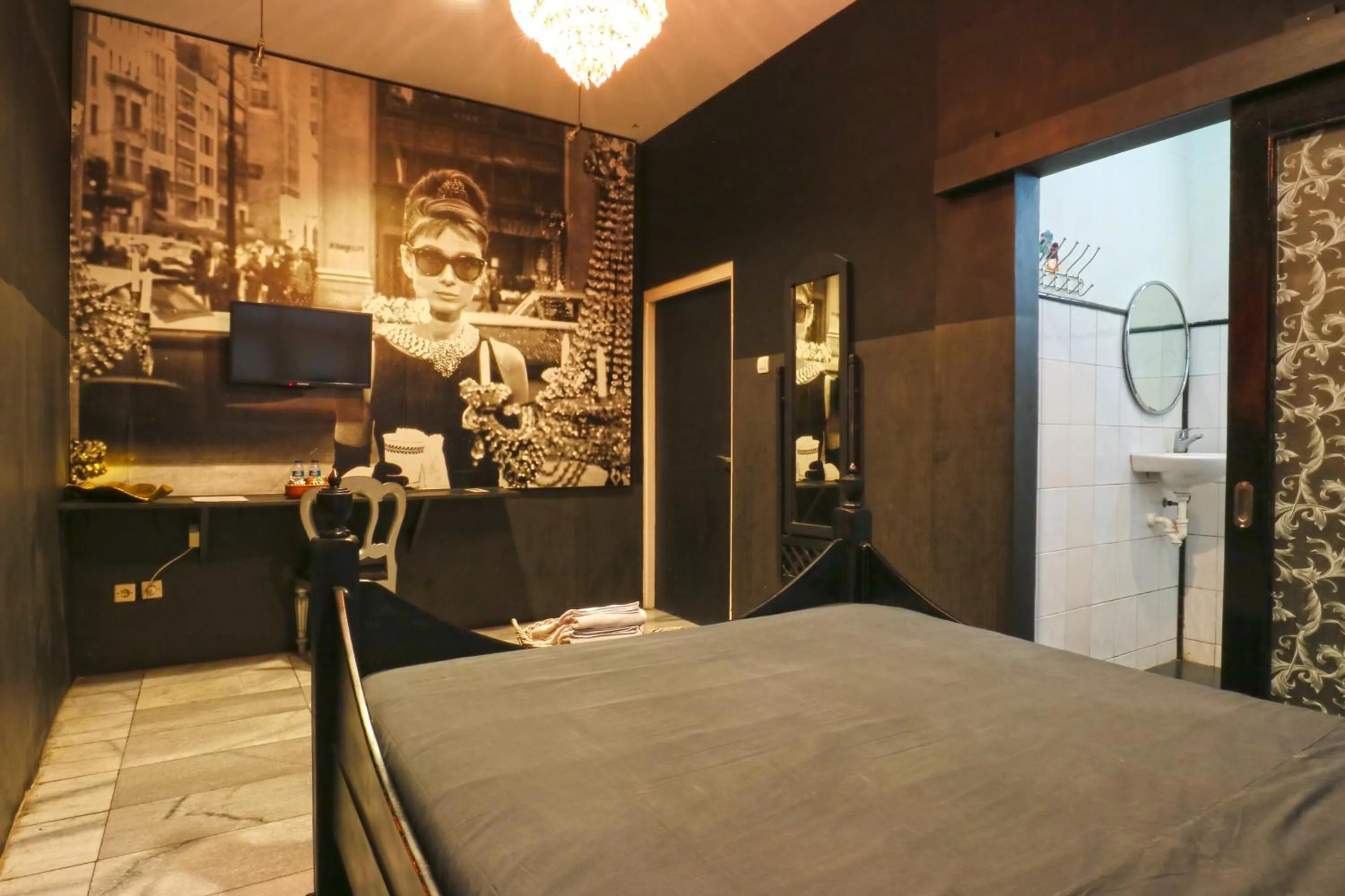 Bedroom, Bed in RedDoorz near UPI Setiabudi 2