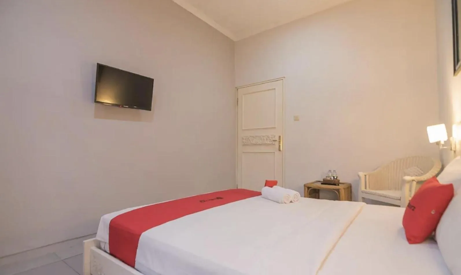 Bedroom, Bed in RedDoorz near UPI Setiabudi 2