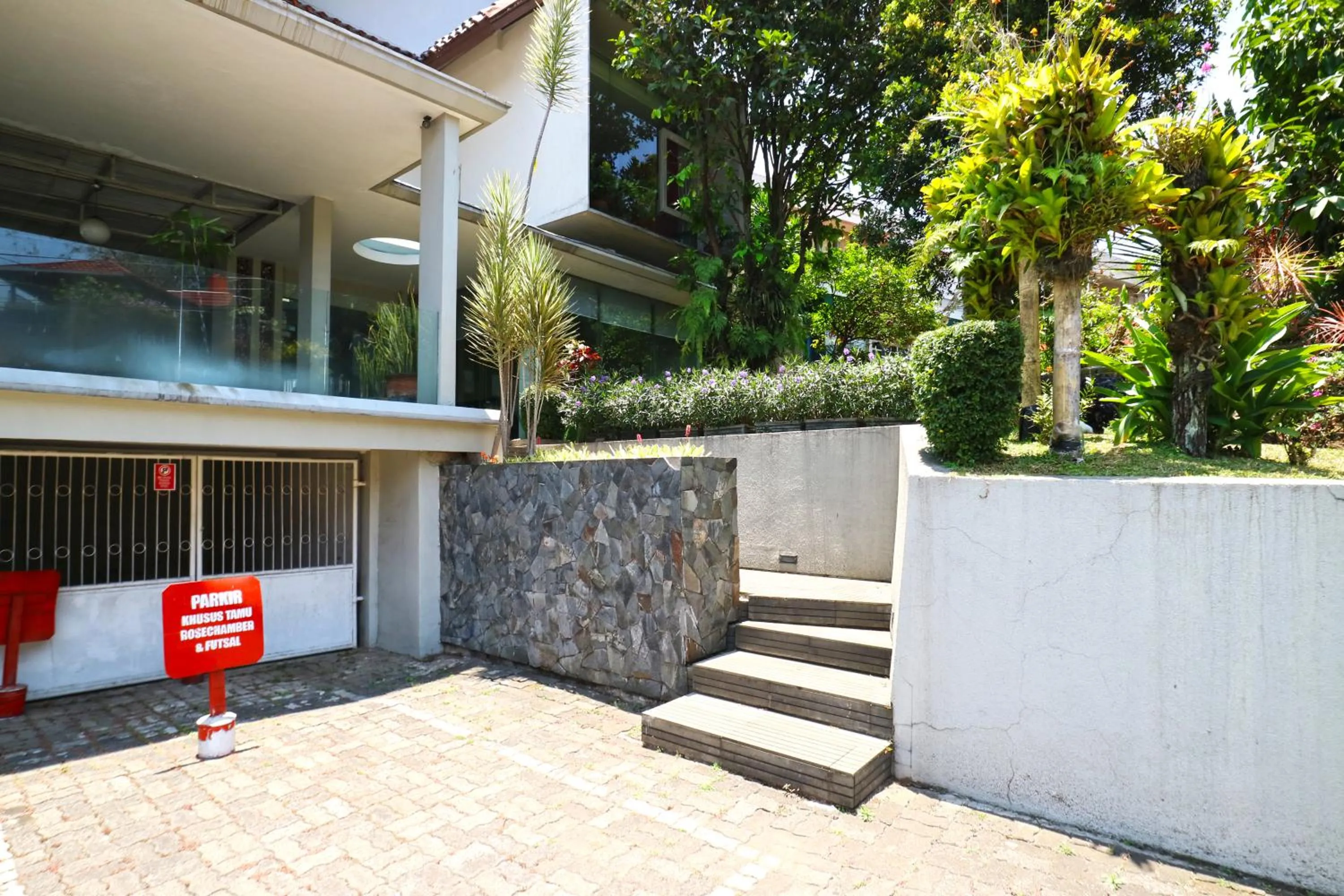 Property building in RedDoorz near UPI Setiabudi 2