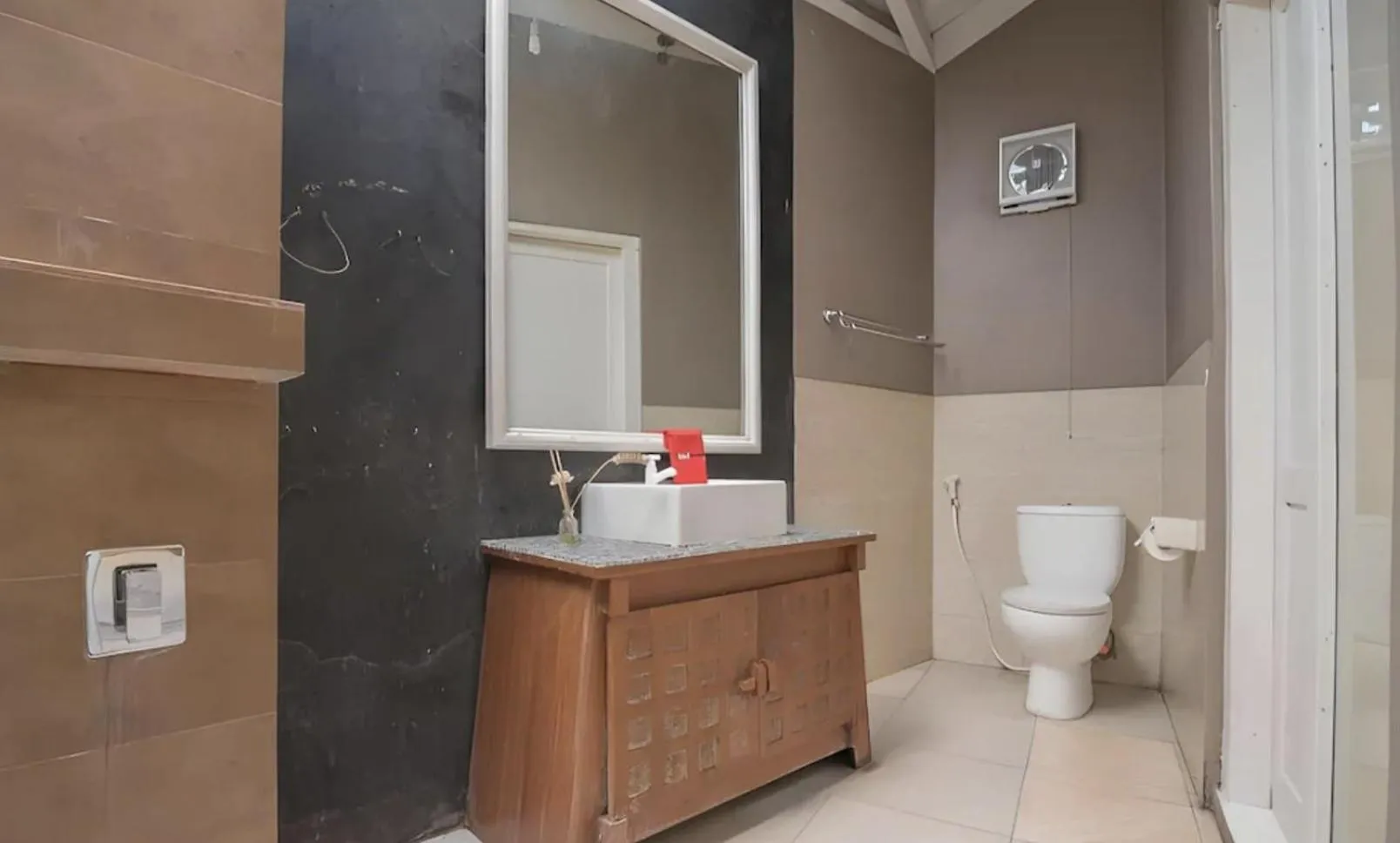 Bathroom in RedDoorz near UPI Setiabudi 2