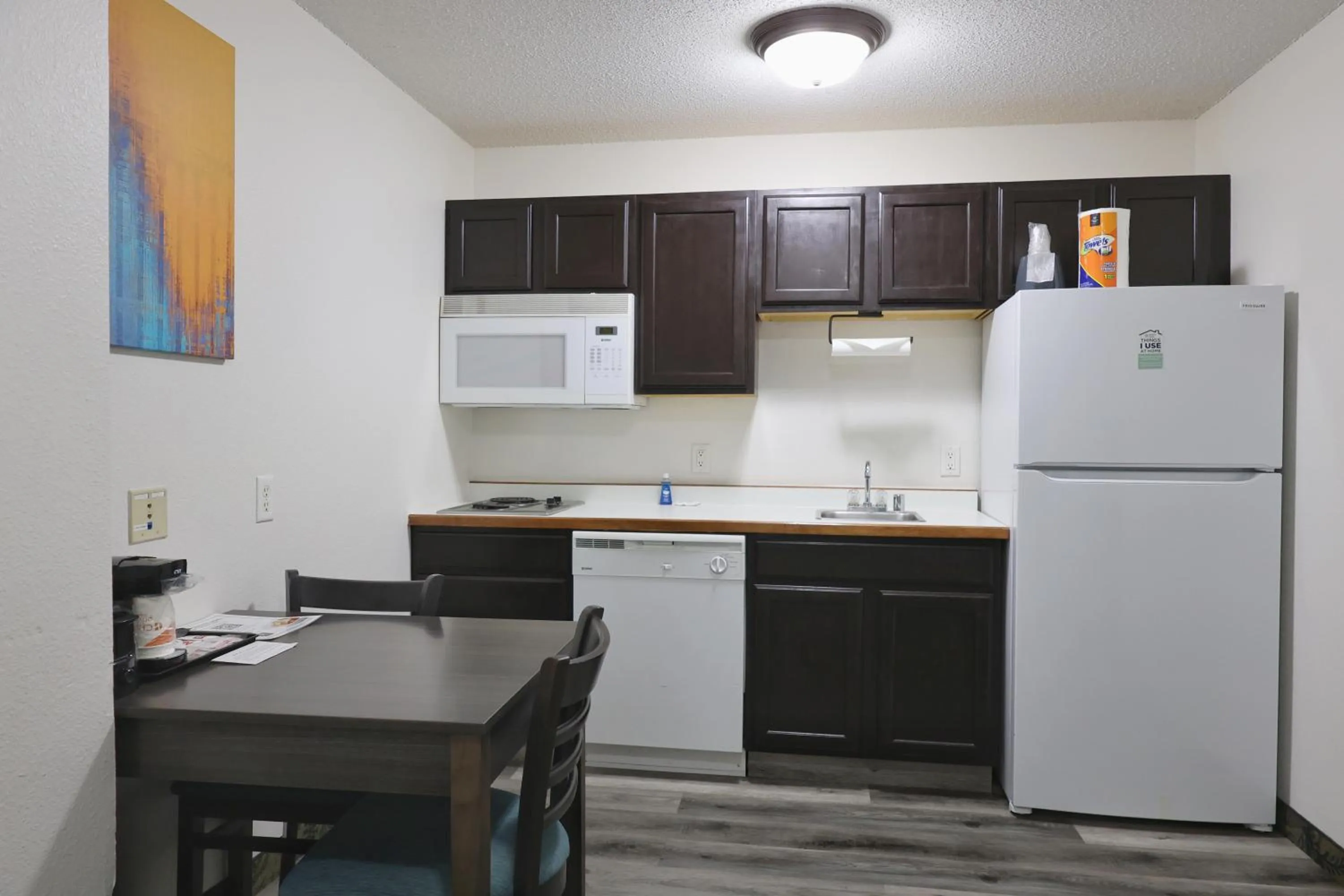 Kitchen or kitchenette in MainStay Suites Madison Airport
