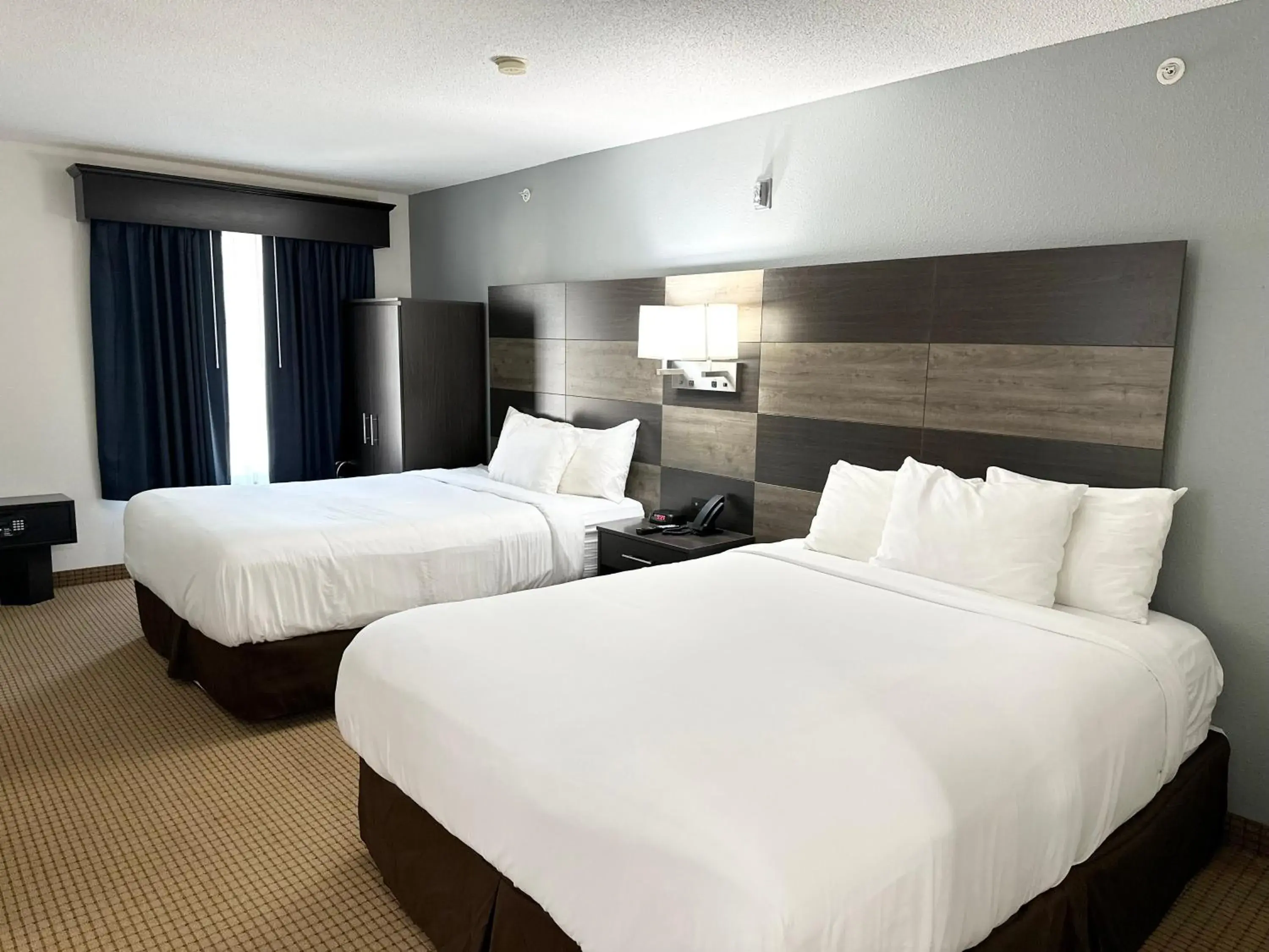 Efficiendy Queen Suite with Two Queen Beds/Accessible - Non Smoking in MainStay Suites Madison Airport Efficiendy Queen Suite with Two Queen Beds/Accessible - Non Smoking in MainStay Suites Madison Airport