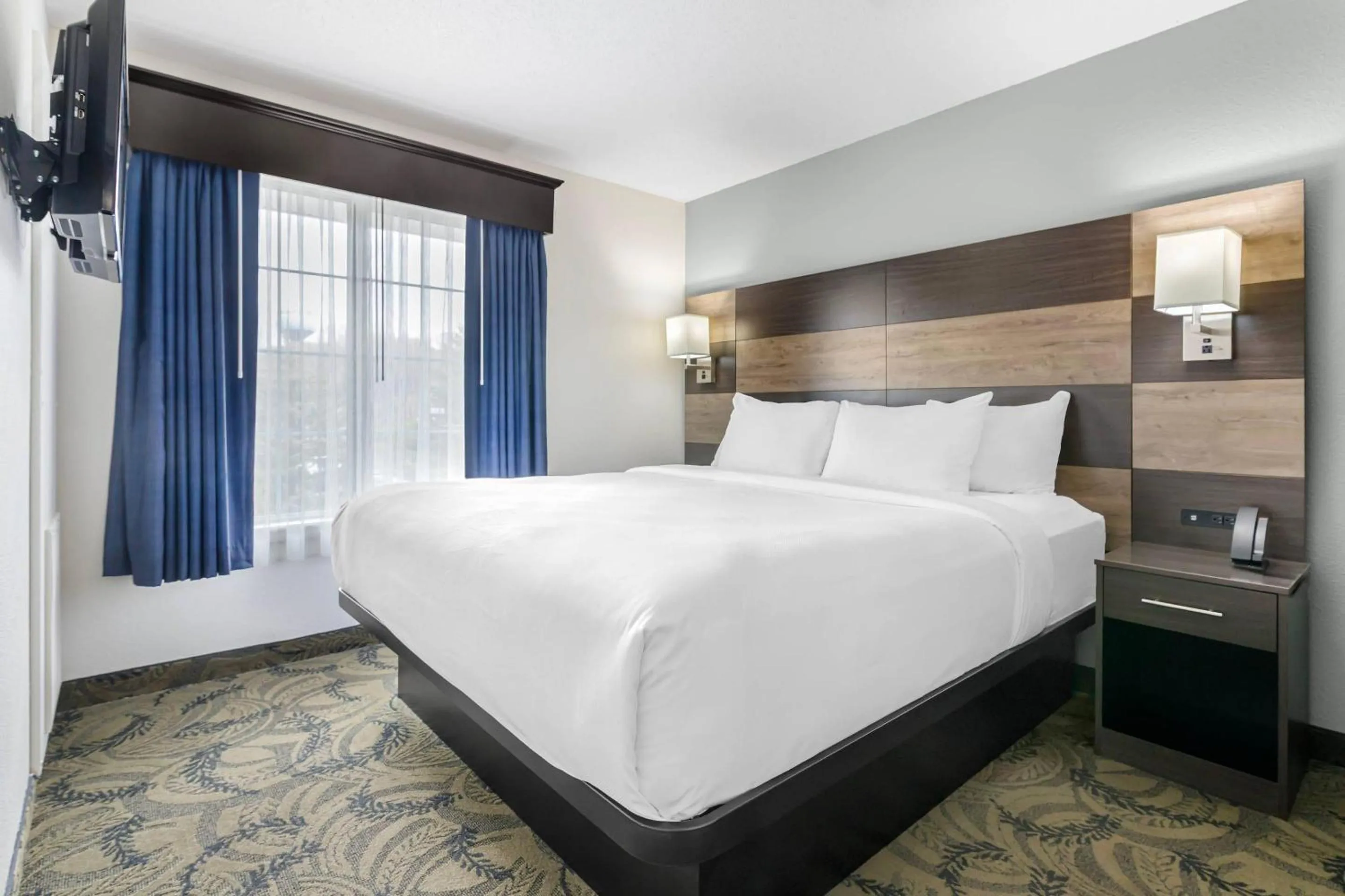 Bedroom, Bed in MainStay Suites Madison Airport