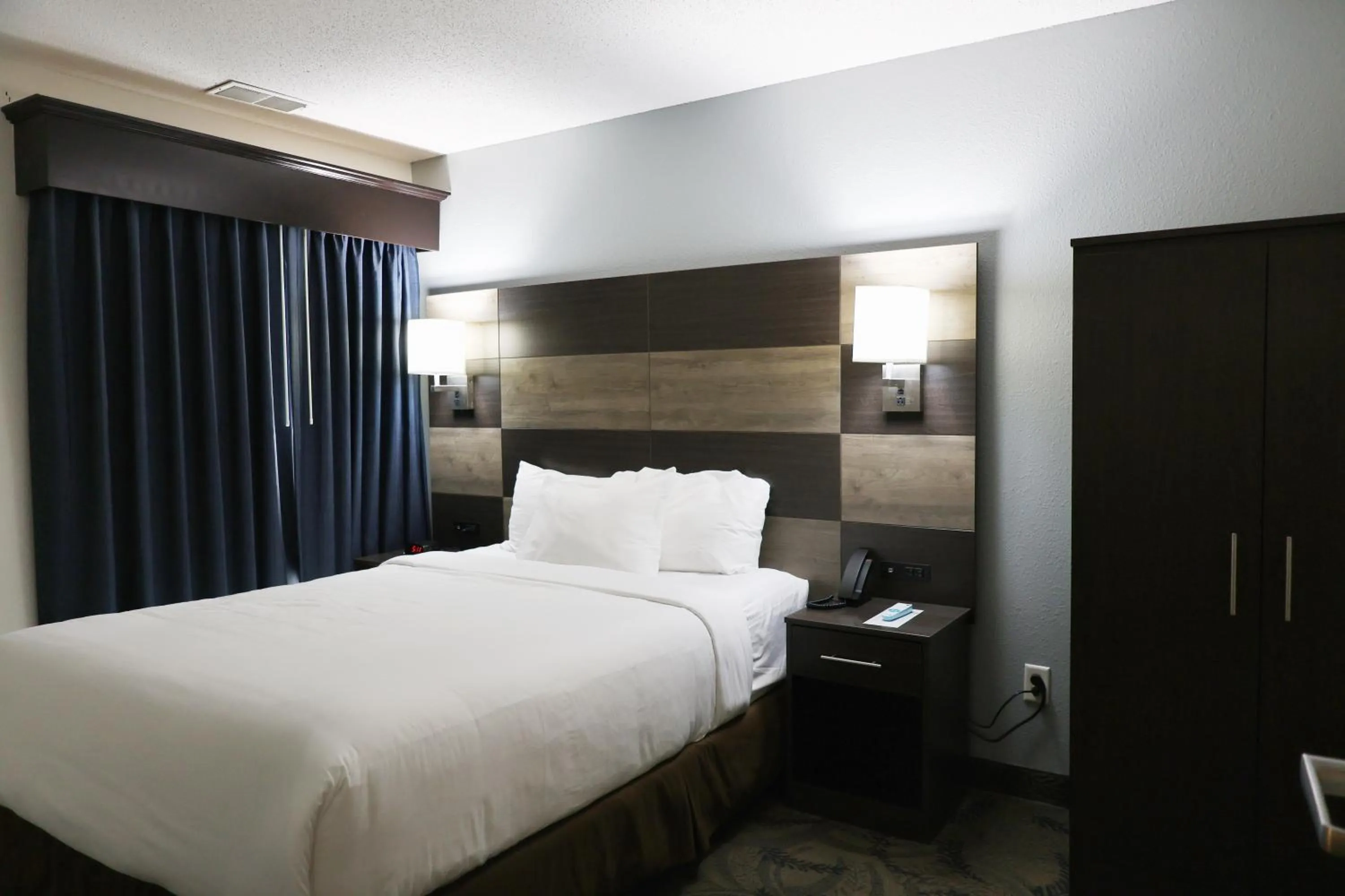 Bedroom, Bed in MainStay Suites Madison Airport