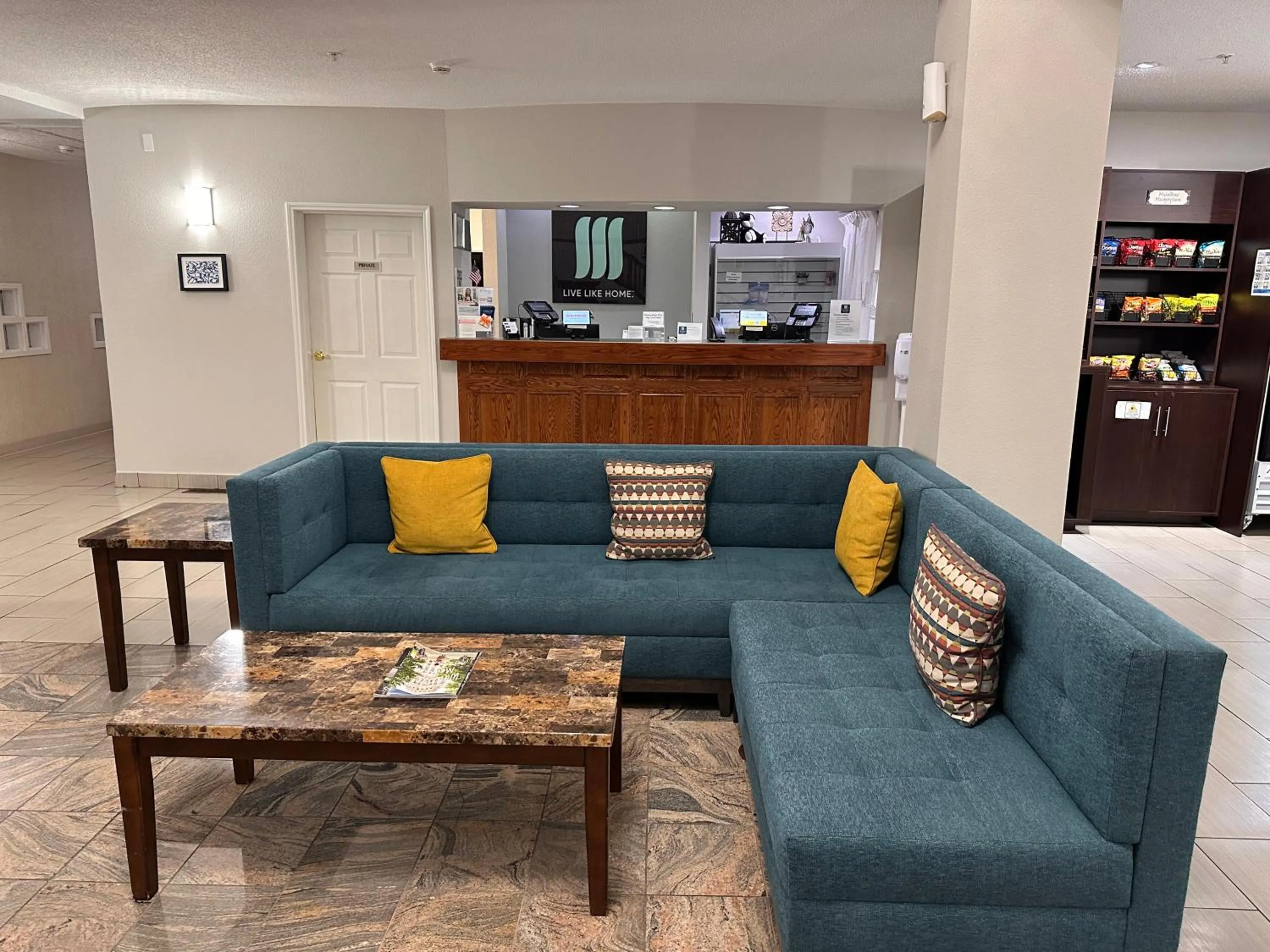 Communal lounge/ TV room in MainStay Suites Madison Airport