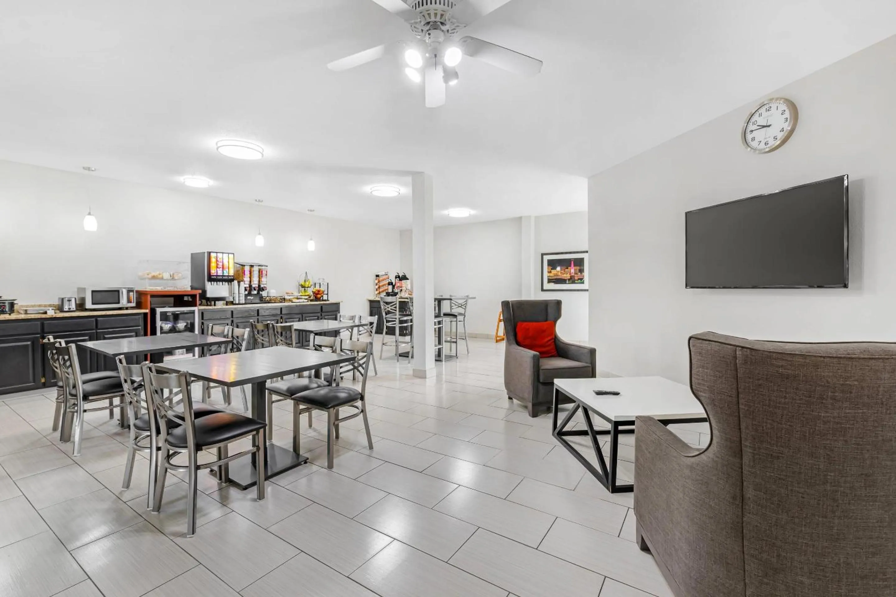 Breakfast in MainStay Suites Madison Airport