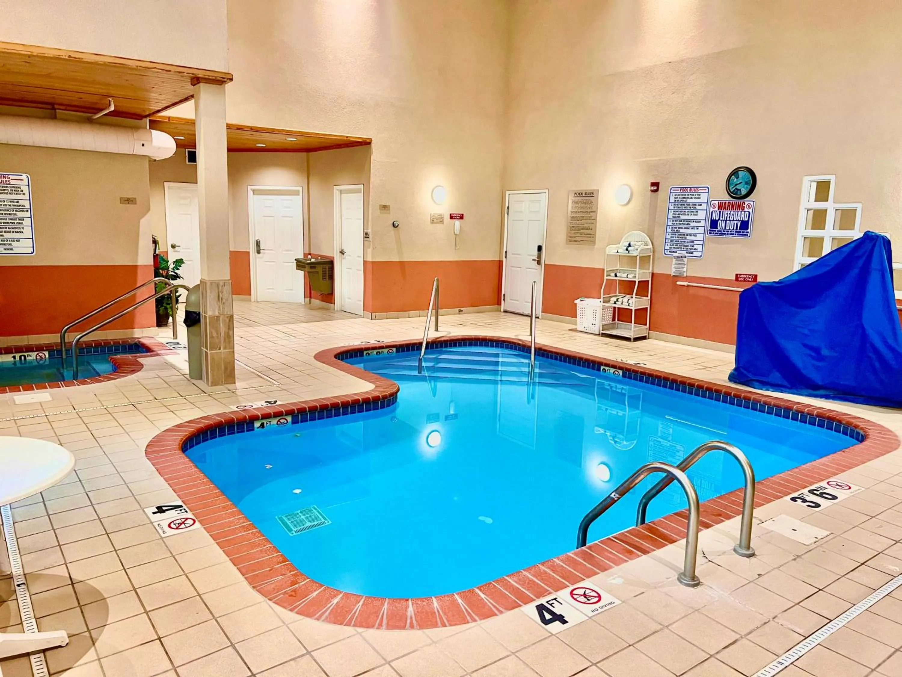 Swimming pool in MainStay Suites Madison Airport