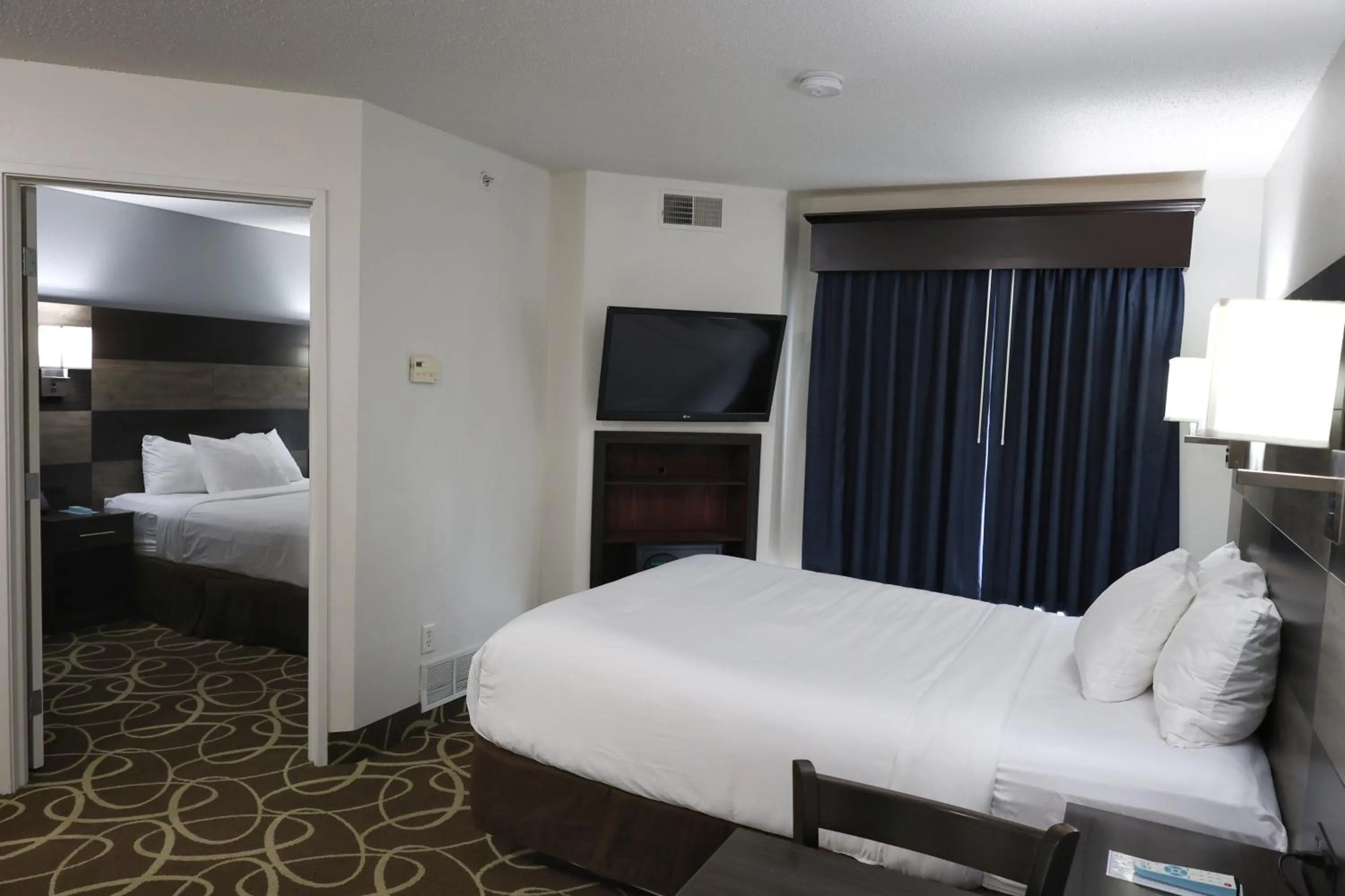 Bedroom, Bed in MainStay Suites Madison Airport