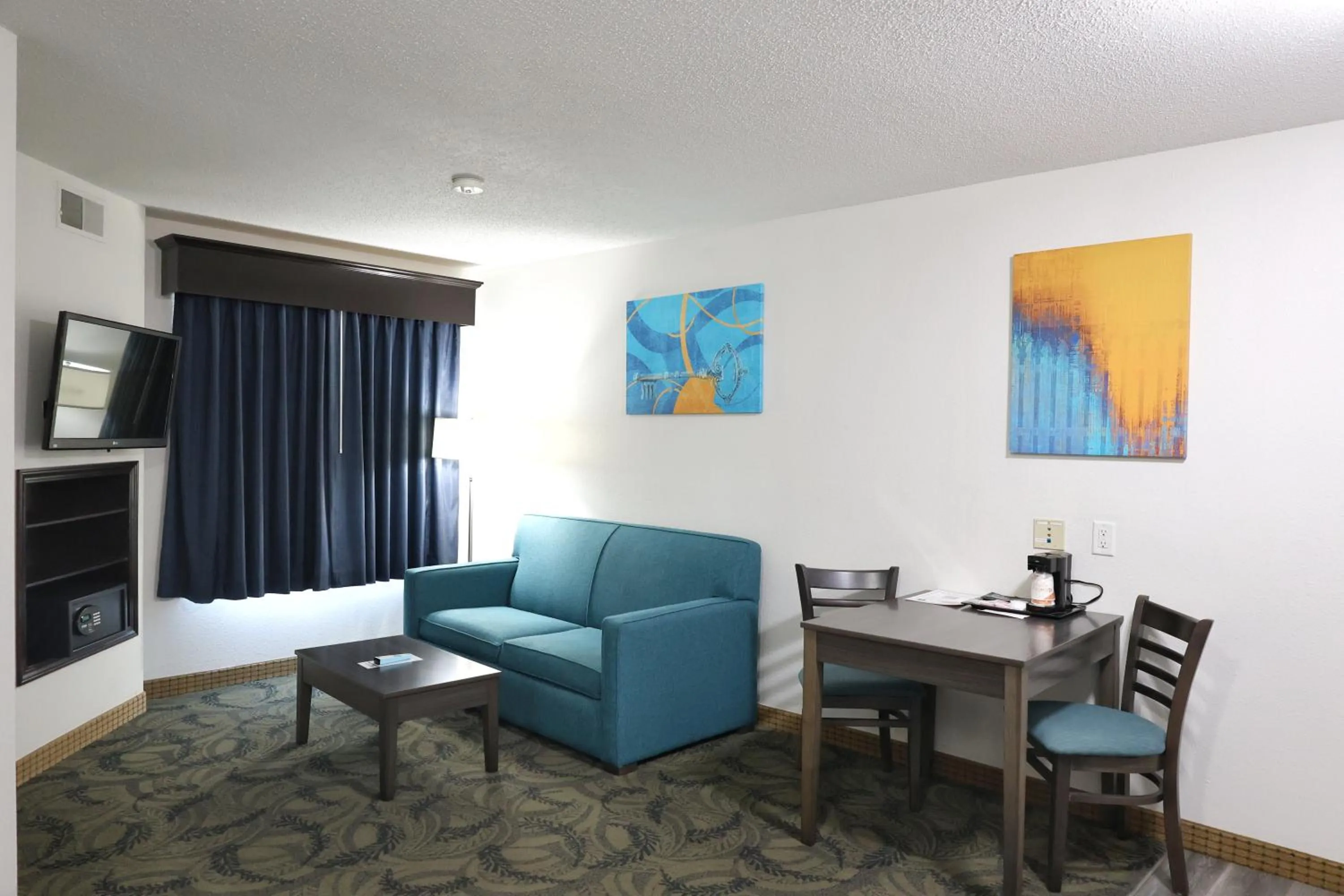 kitchen in MainStay Suites Madison Airport