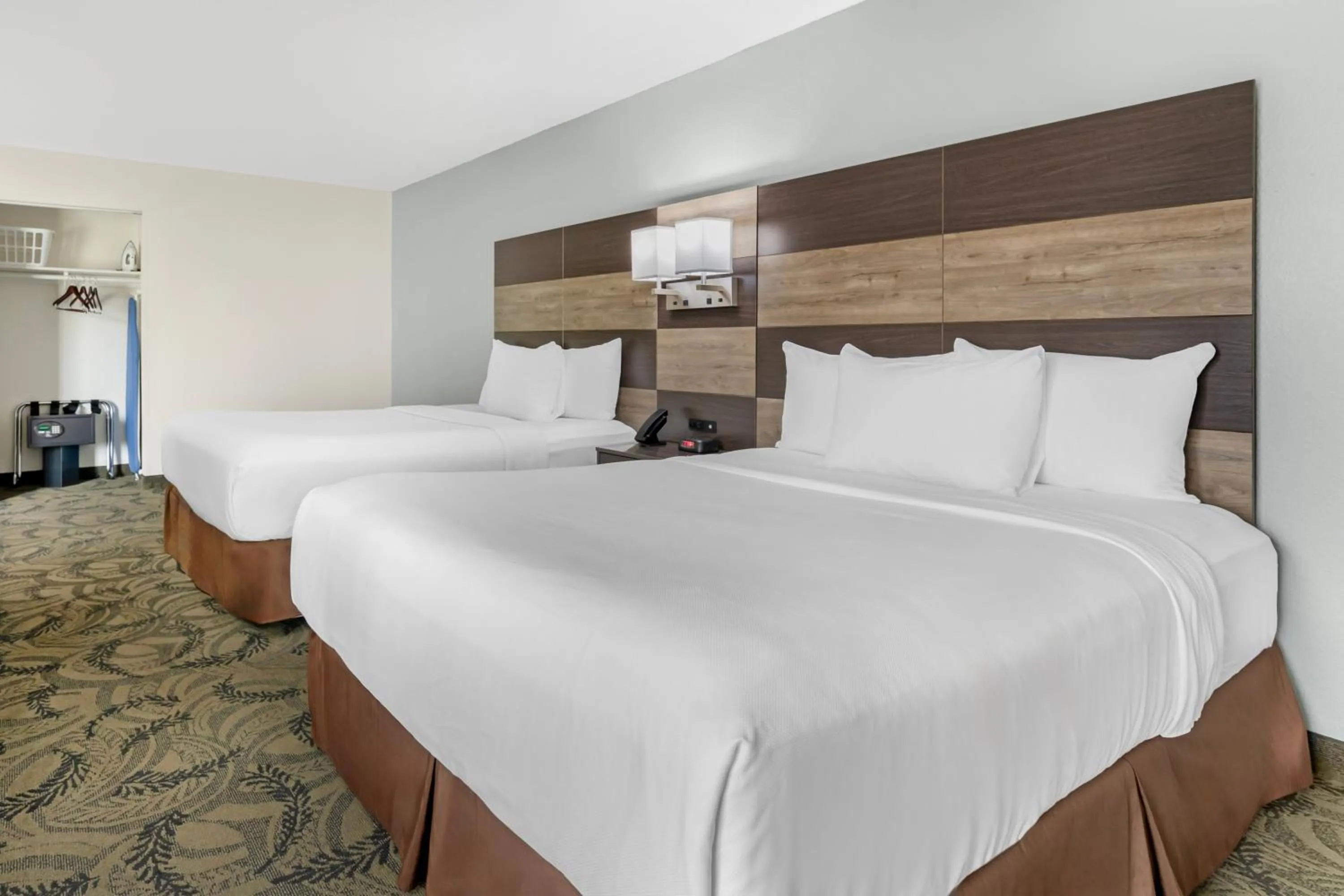 Bed in MainStay Suites Madison Airport