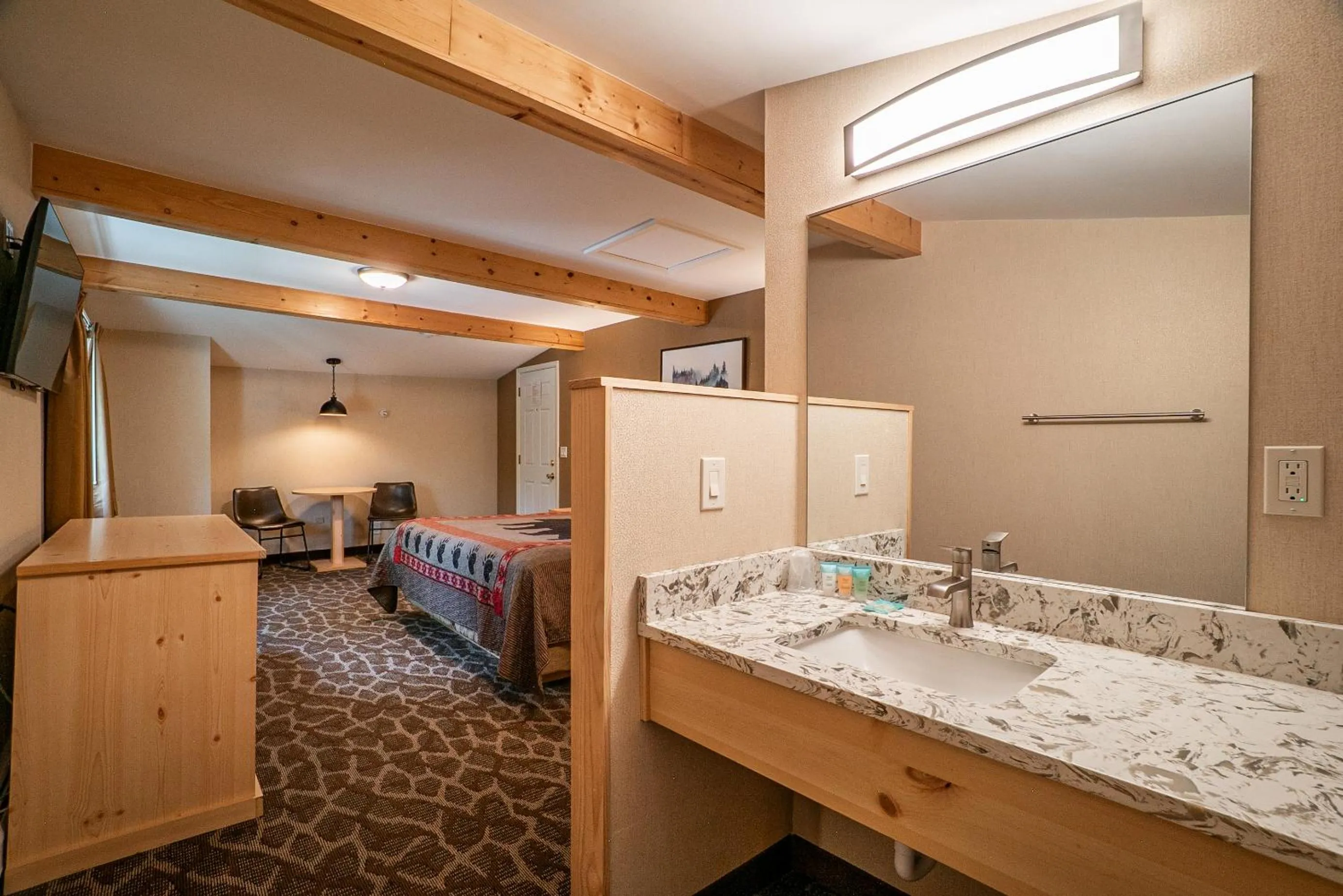 Photo of the whole room, Bed in Spirit Lake Lodge