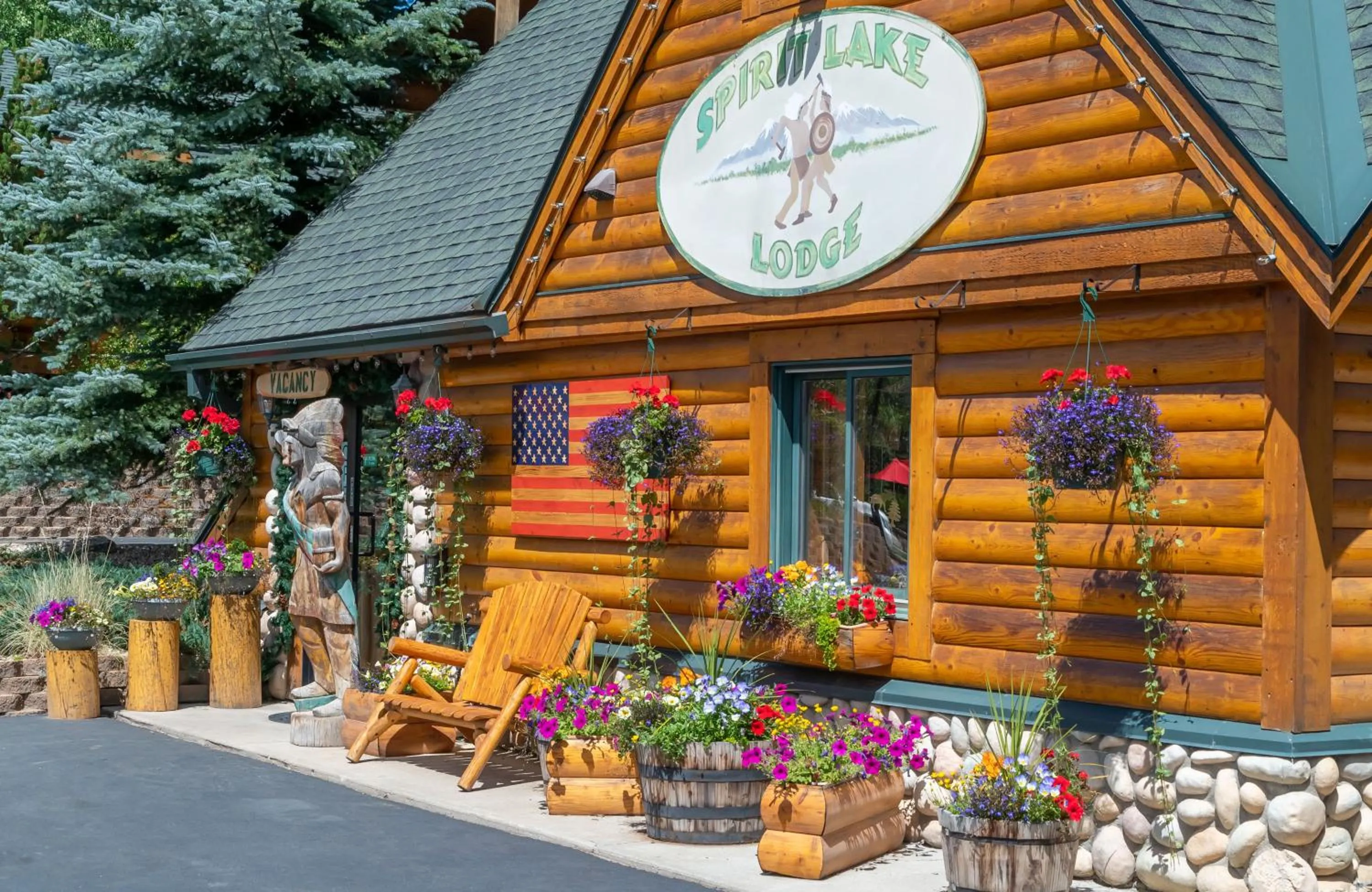 Facade/entrance in Spirit Lake Lodge