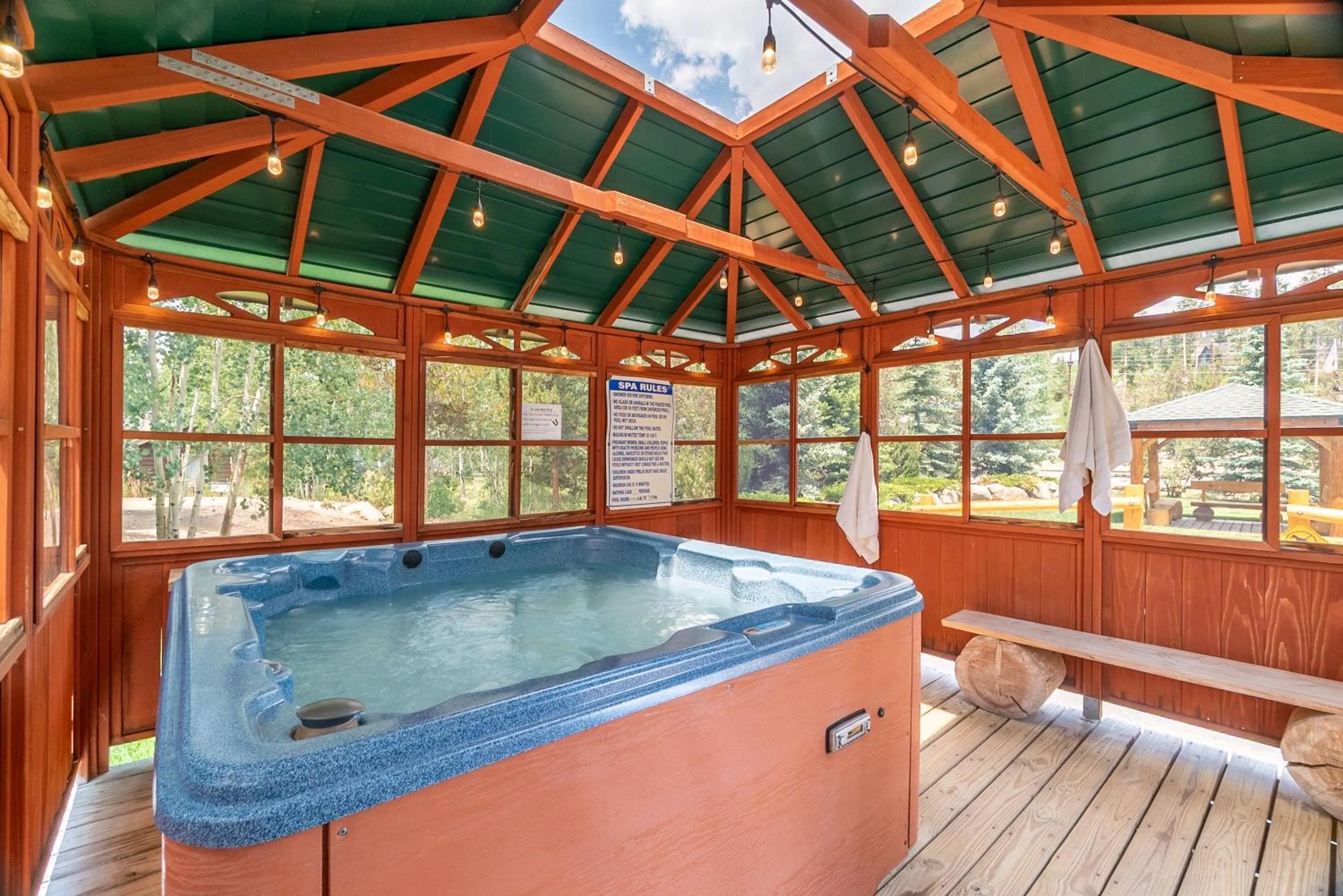 Hot Tub in Spirit Lake Lodge