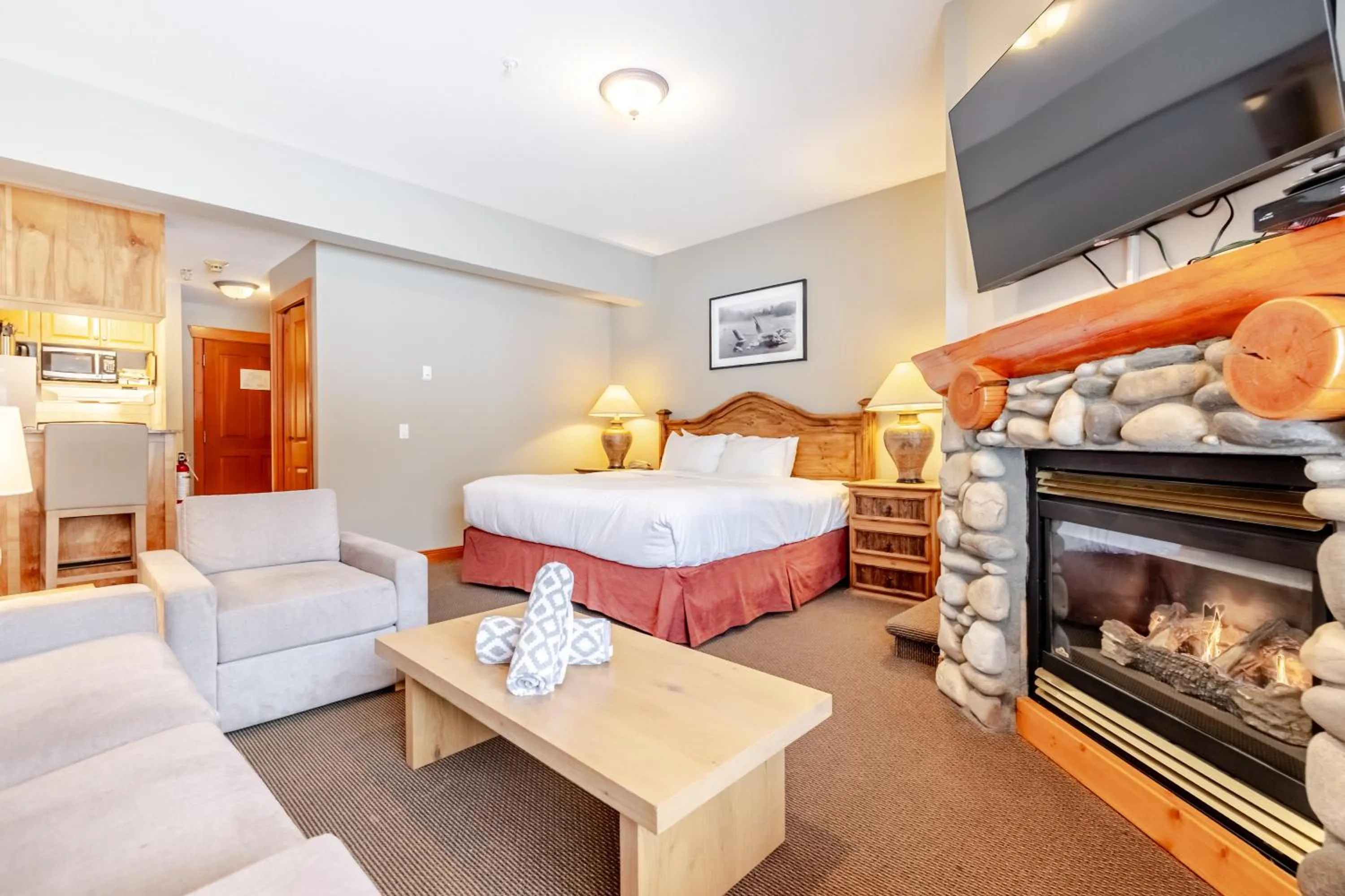 Bed in Lizard Creek Lodge