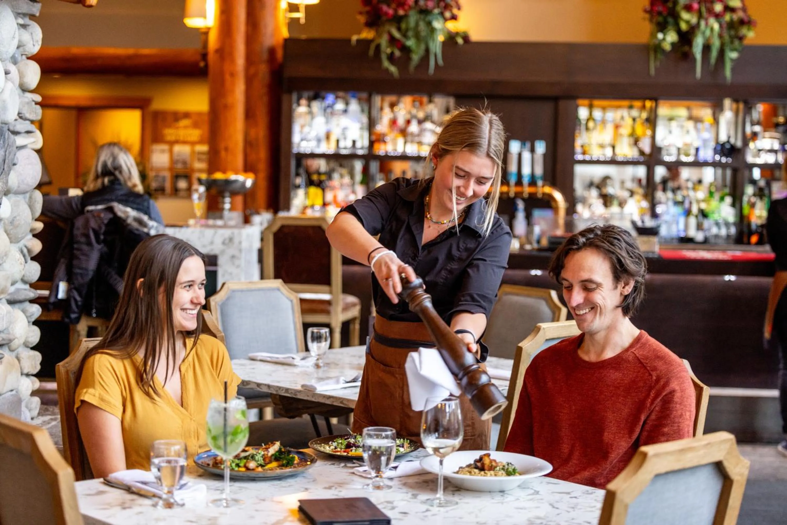 Dining area in Lizard Creek Lodge