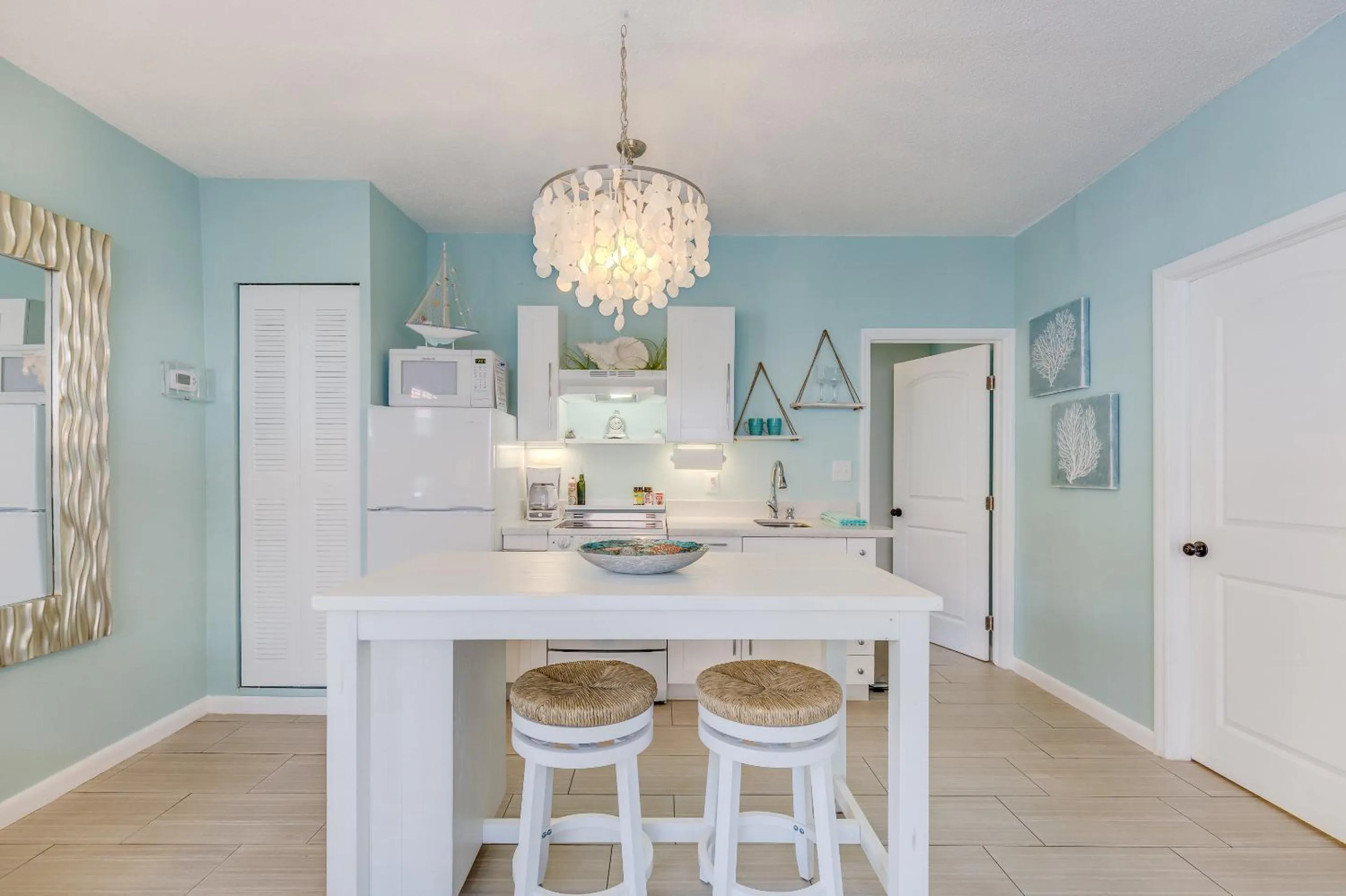 Kitchen or kitchenette in A Suite Retreat