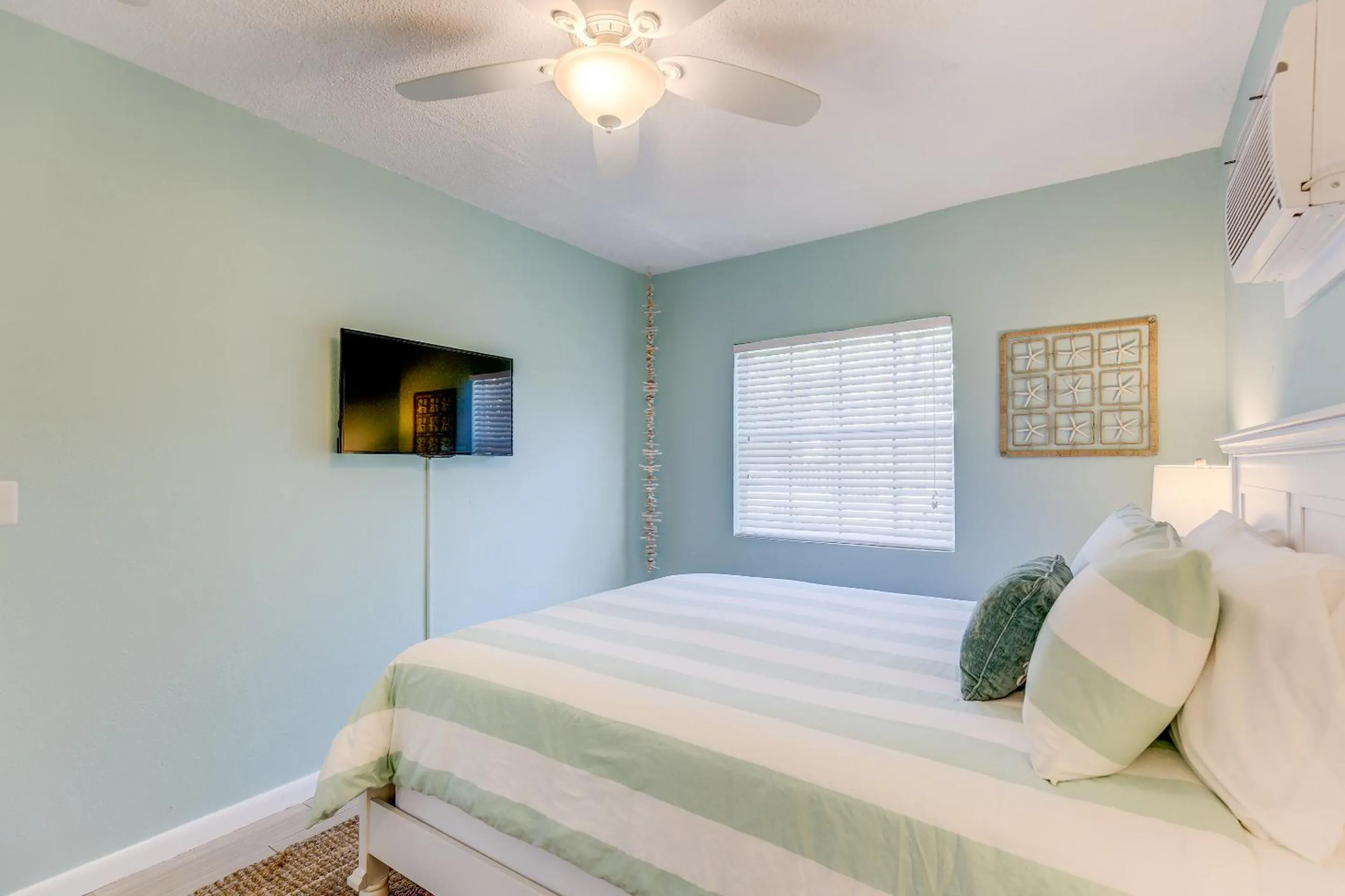 Bed in A Suite Retreat