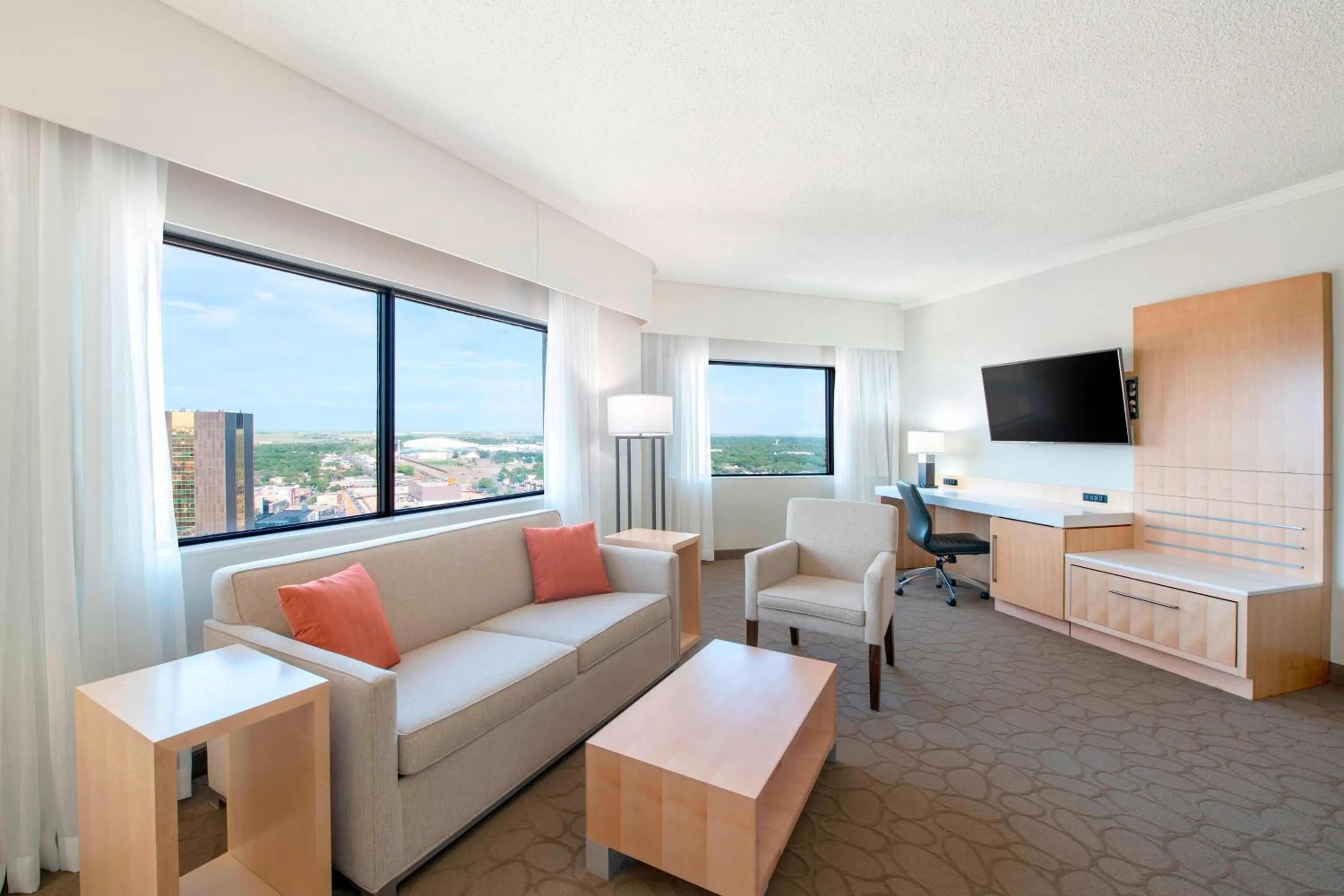 Living room in Delta Hotels by Marriott Regina