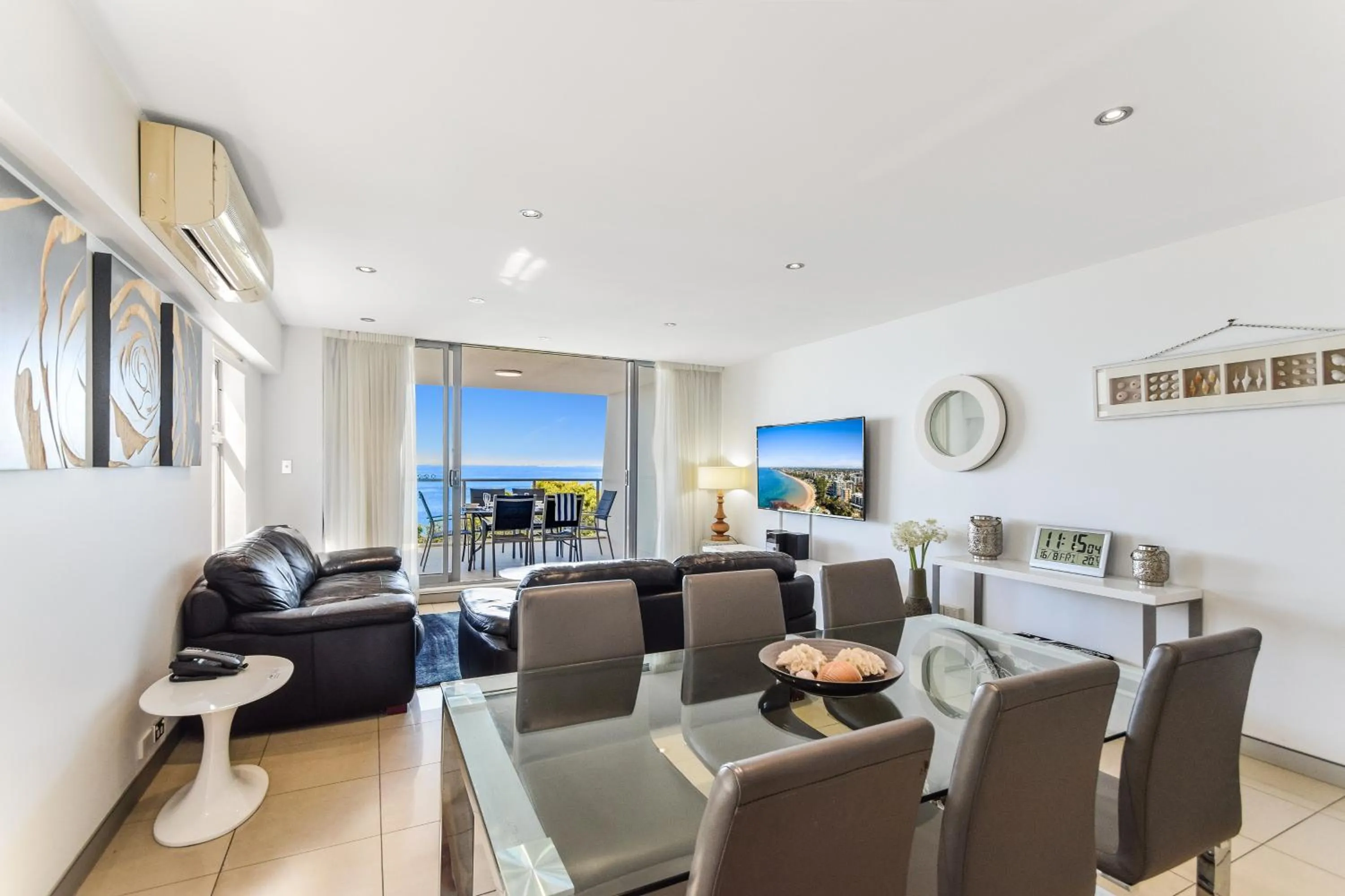 TV and multimedia in Redvue Holiday Apartments