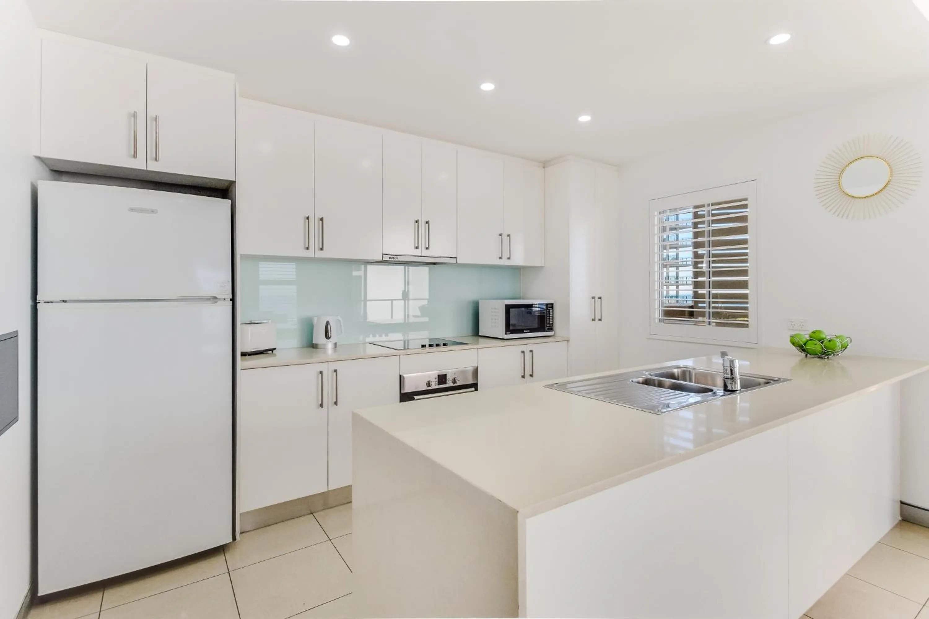 Kitchen or kitchenette in Redvue Holiday Apartments