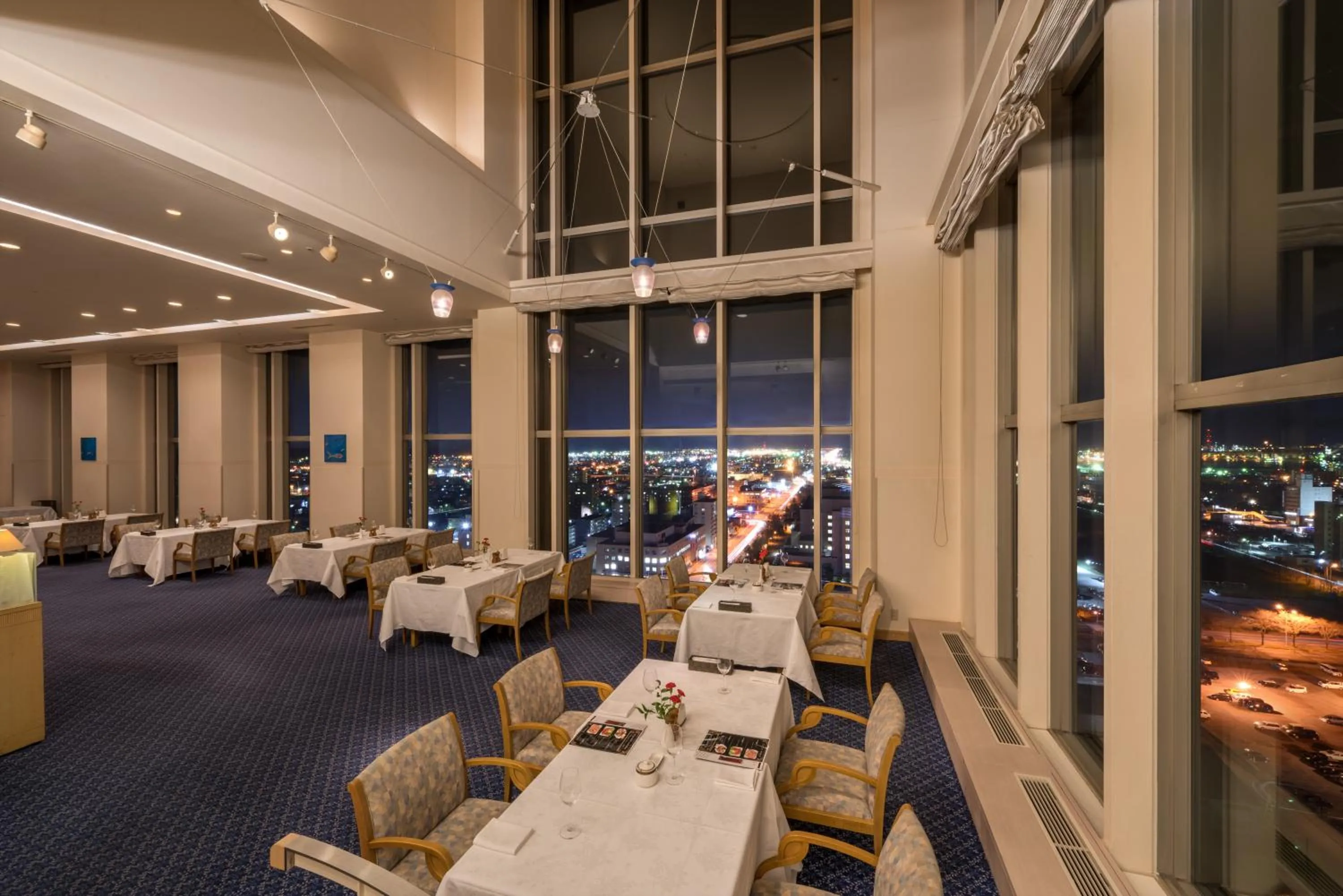 Restaurant/places to eat in Grand Hotel New Oji