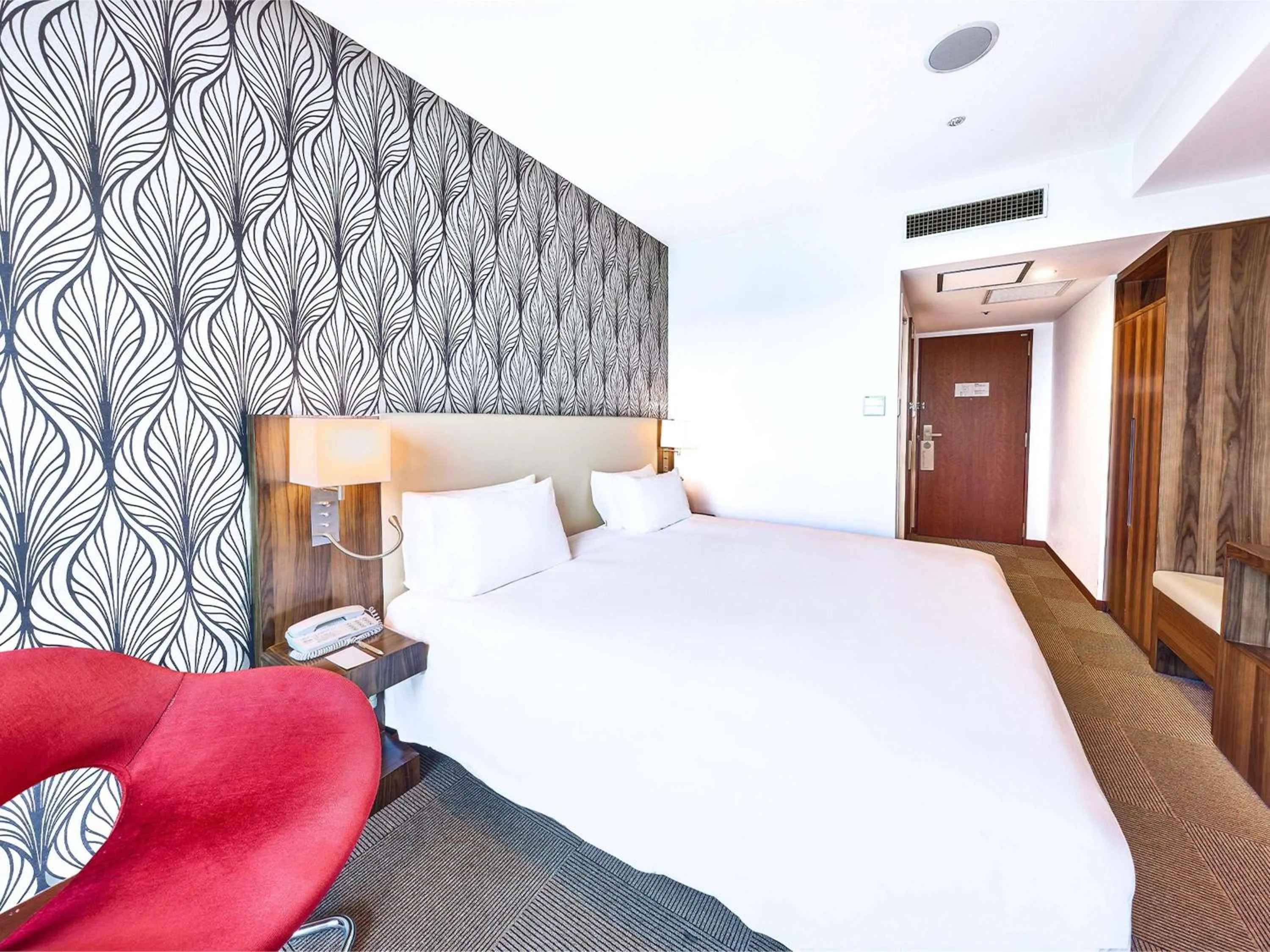 Bedroom, Bed in Mercure Okinawa Naha