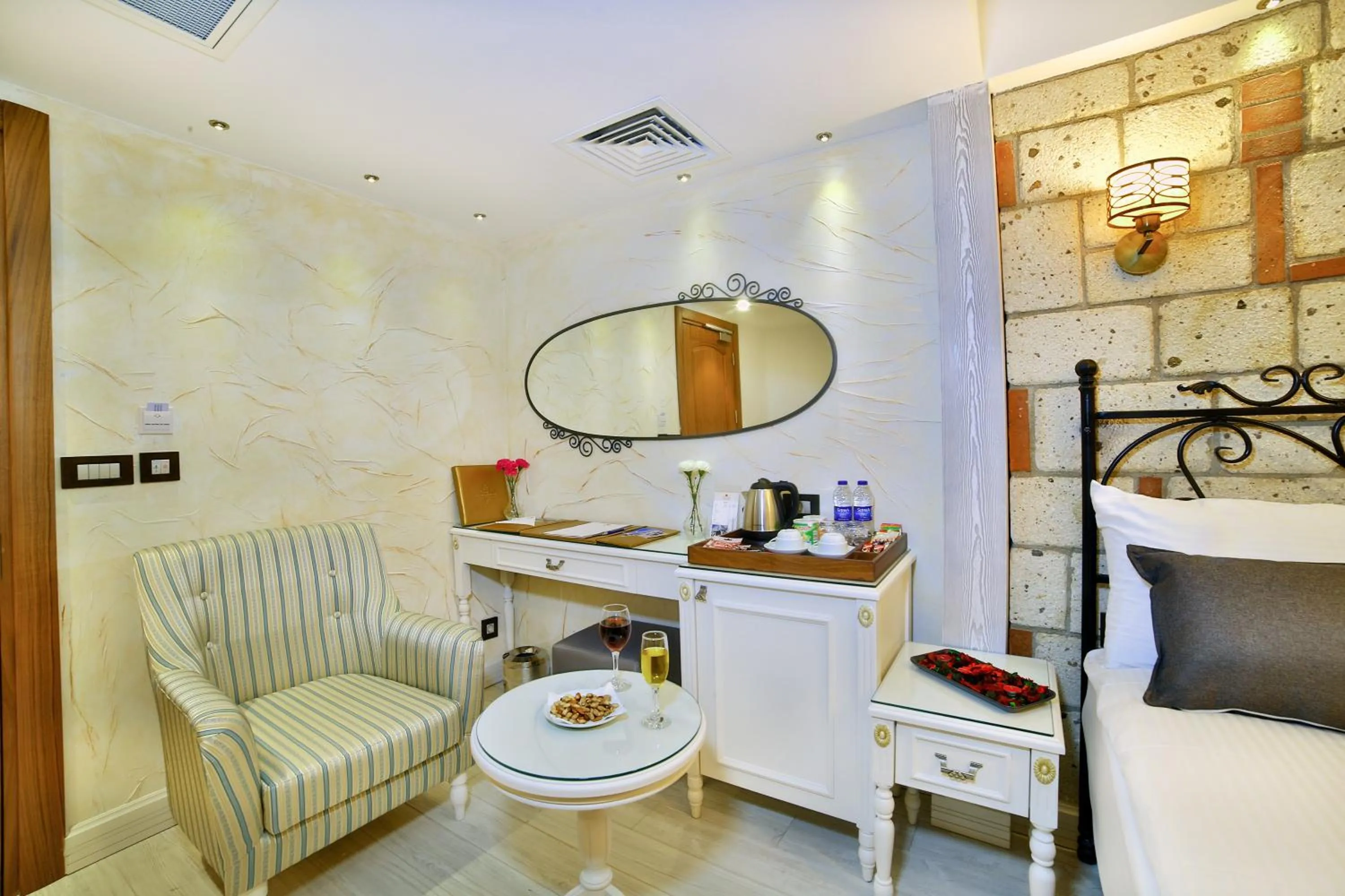 Seating area in Yılsam Sultanahmet Hotel