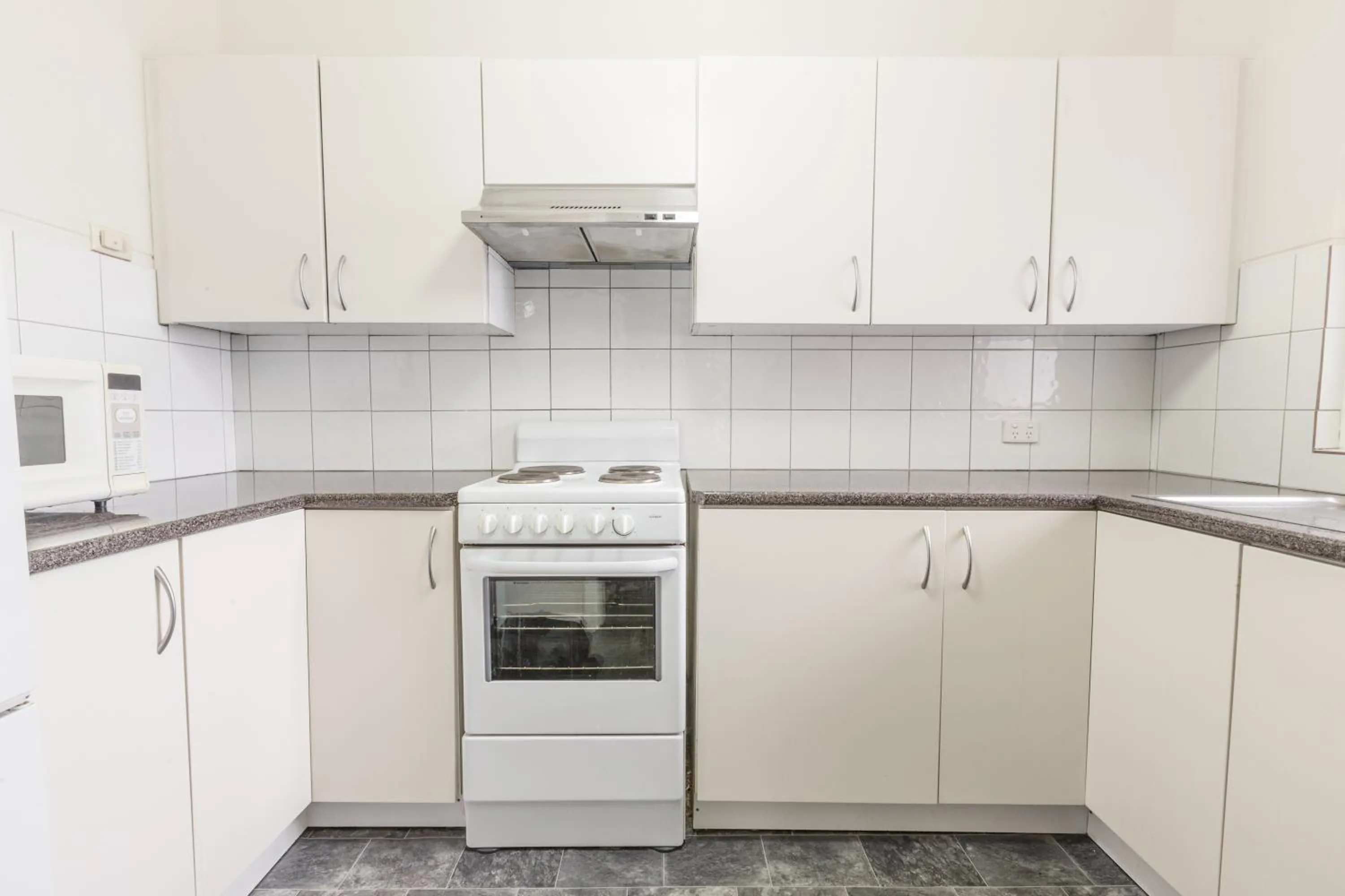 Kitchen or kitchenette in Greenways Apartments