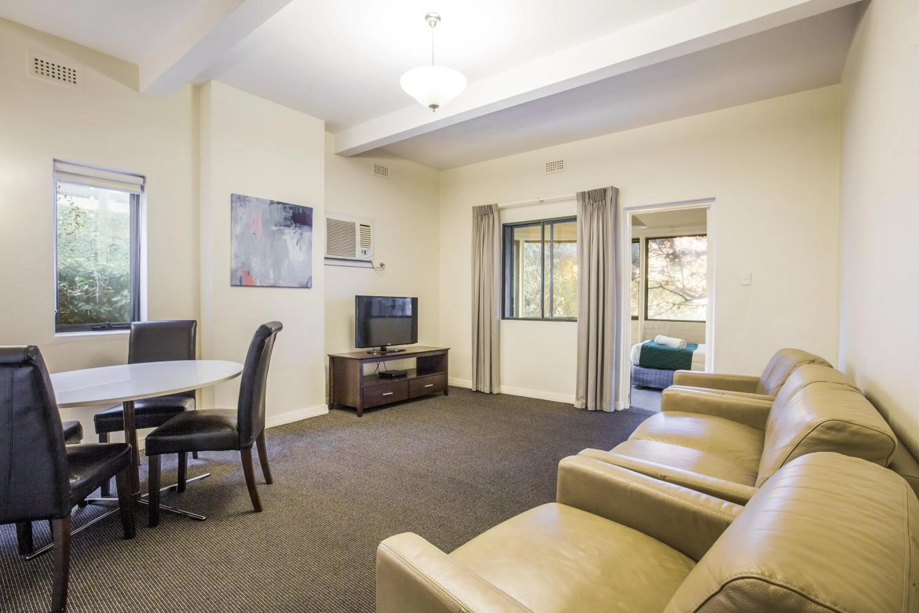 TV and multimedia in Greenways Apartments