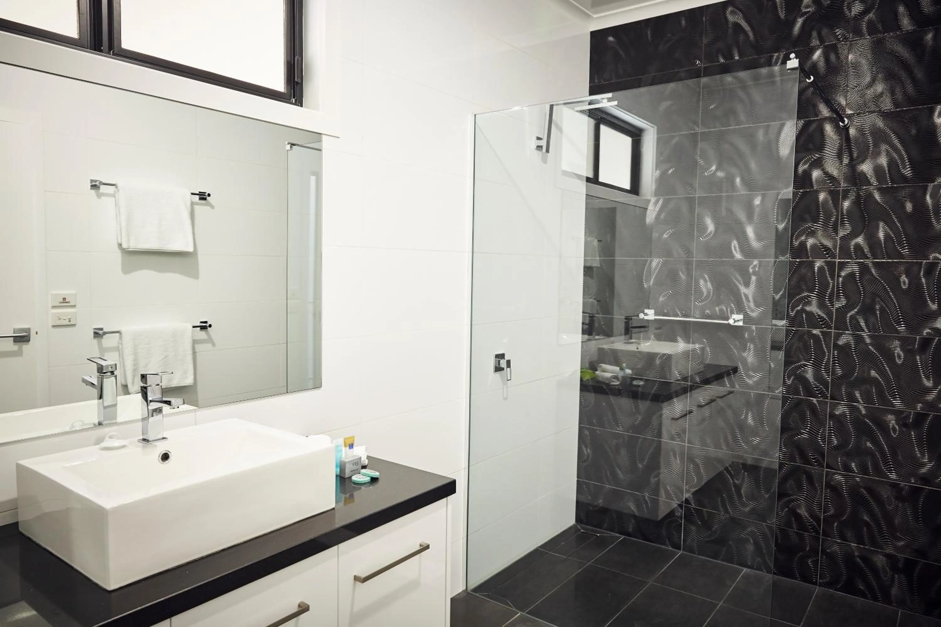 Bathroom in Junction Motel