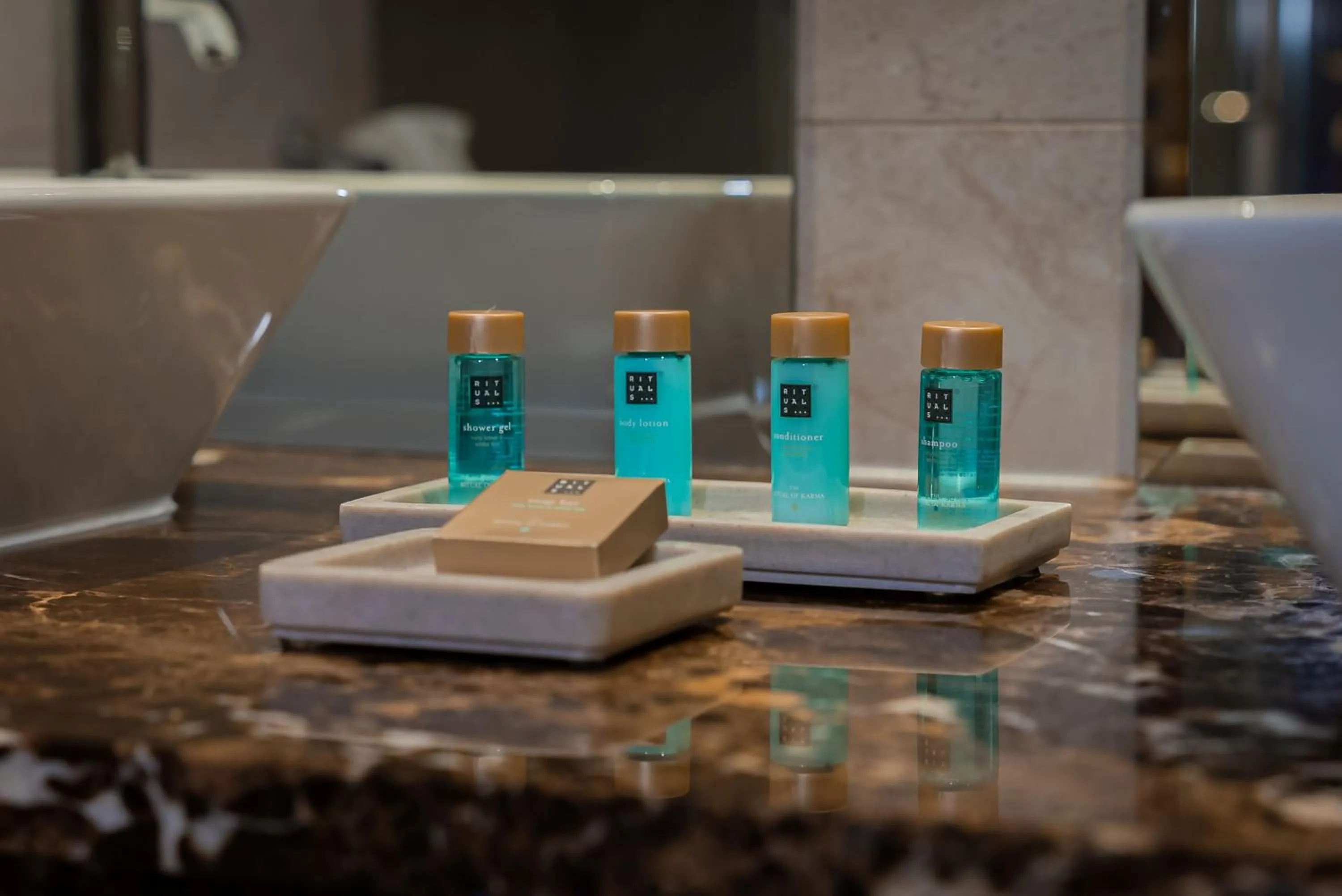 Bathroom in George Limerick Hotel