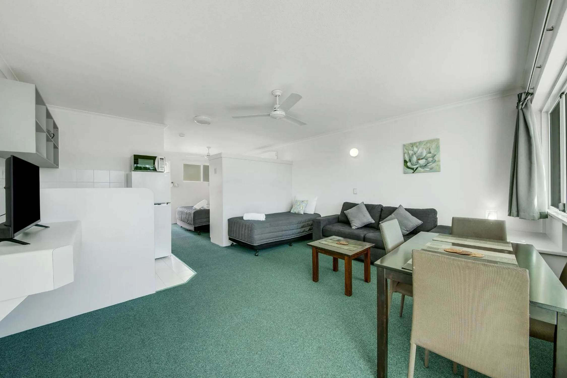 Living room in Reef Adventureland Motel
