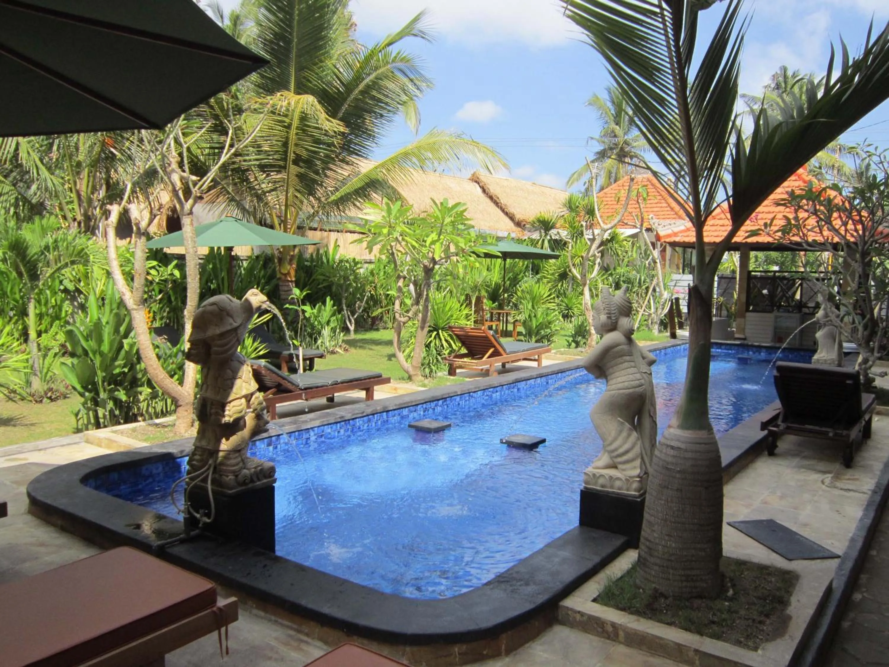 Swimming pool in Nitya Home Stay Lembongan