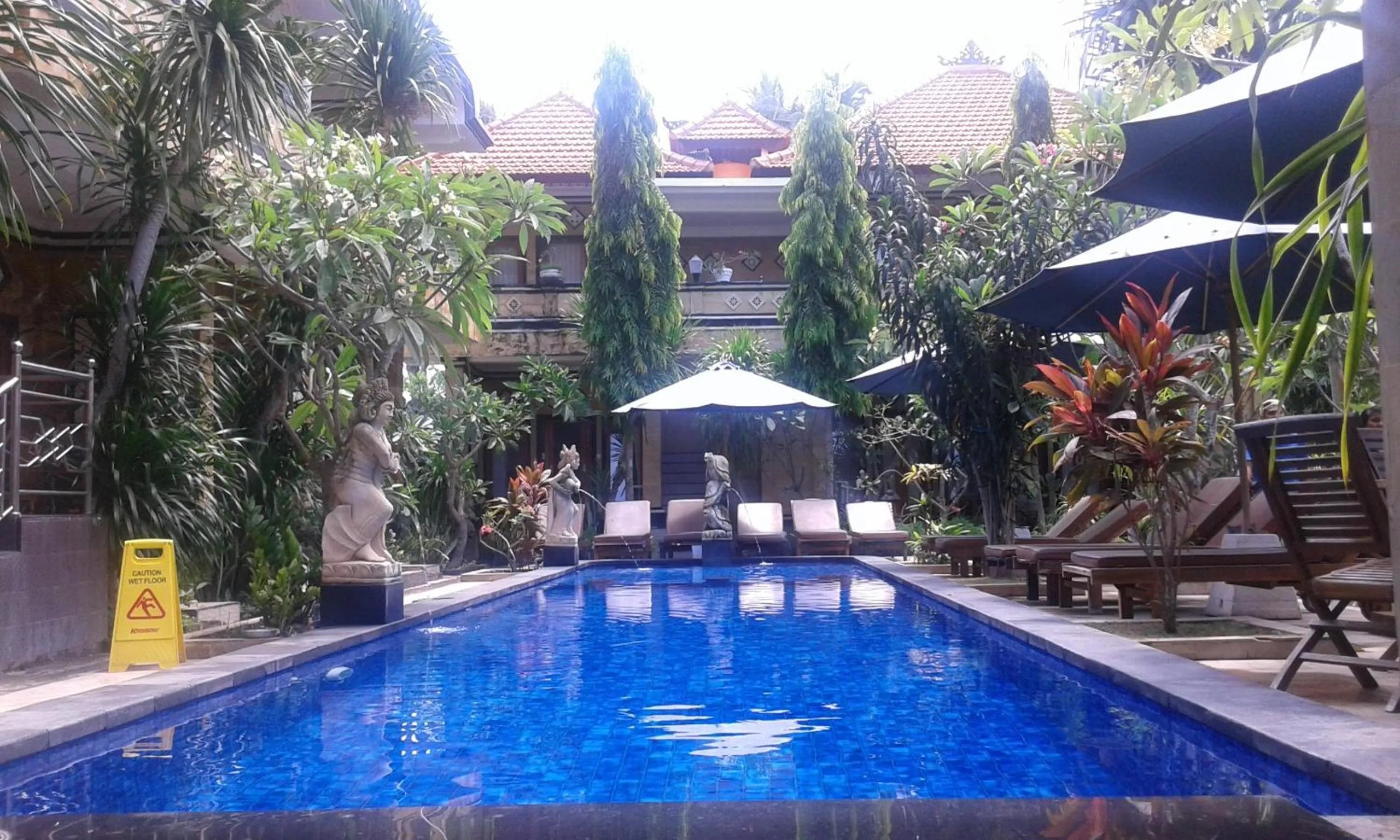 Swimming pool in Nitya Home Stay Lembongan