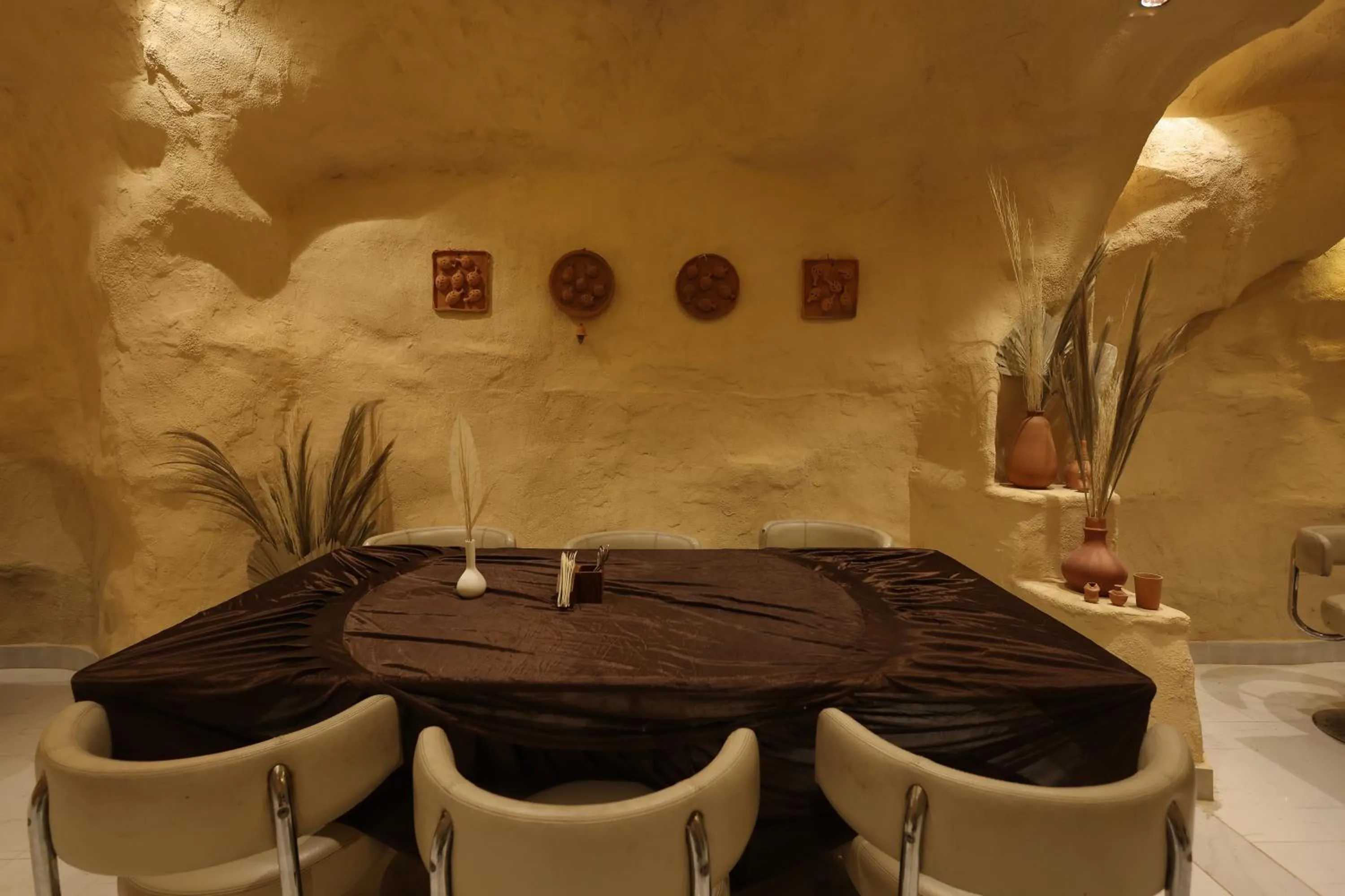 Restaurant/places to eat in Hotel King Garden