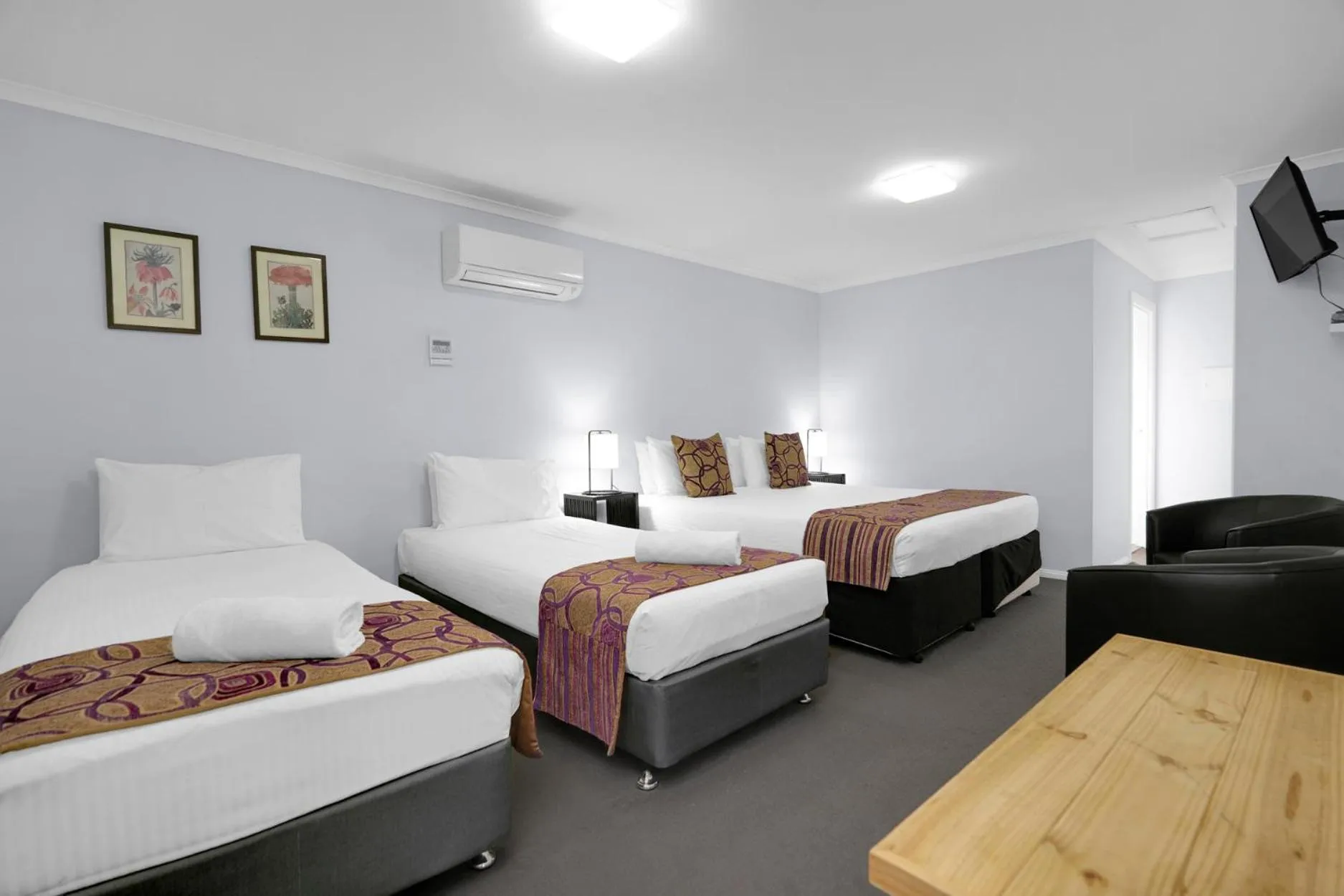 Bed in Starline Alpacas Farmstay Resort